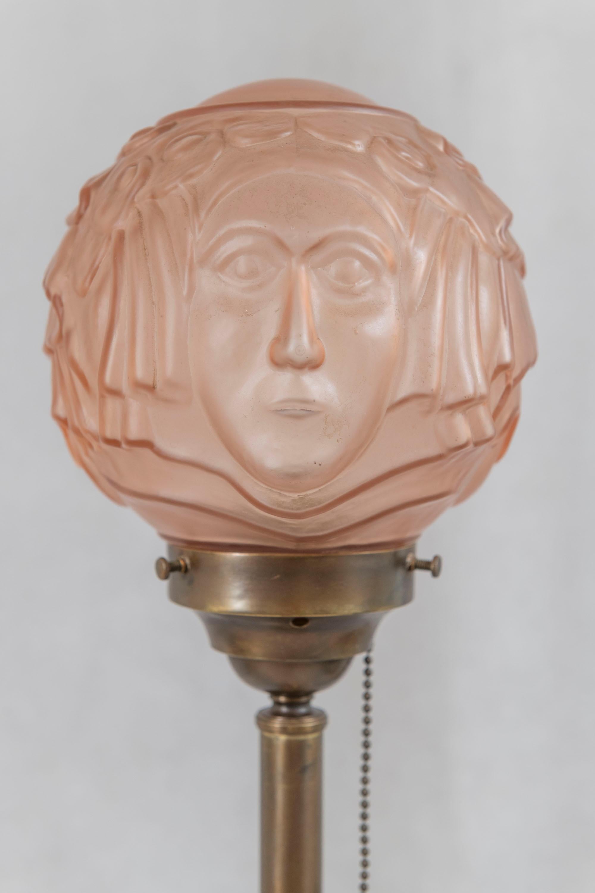Métal Lampe Art déco, base en bronze, abat-jour néo-égyptien, vers 1920 en vente