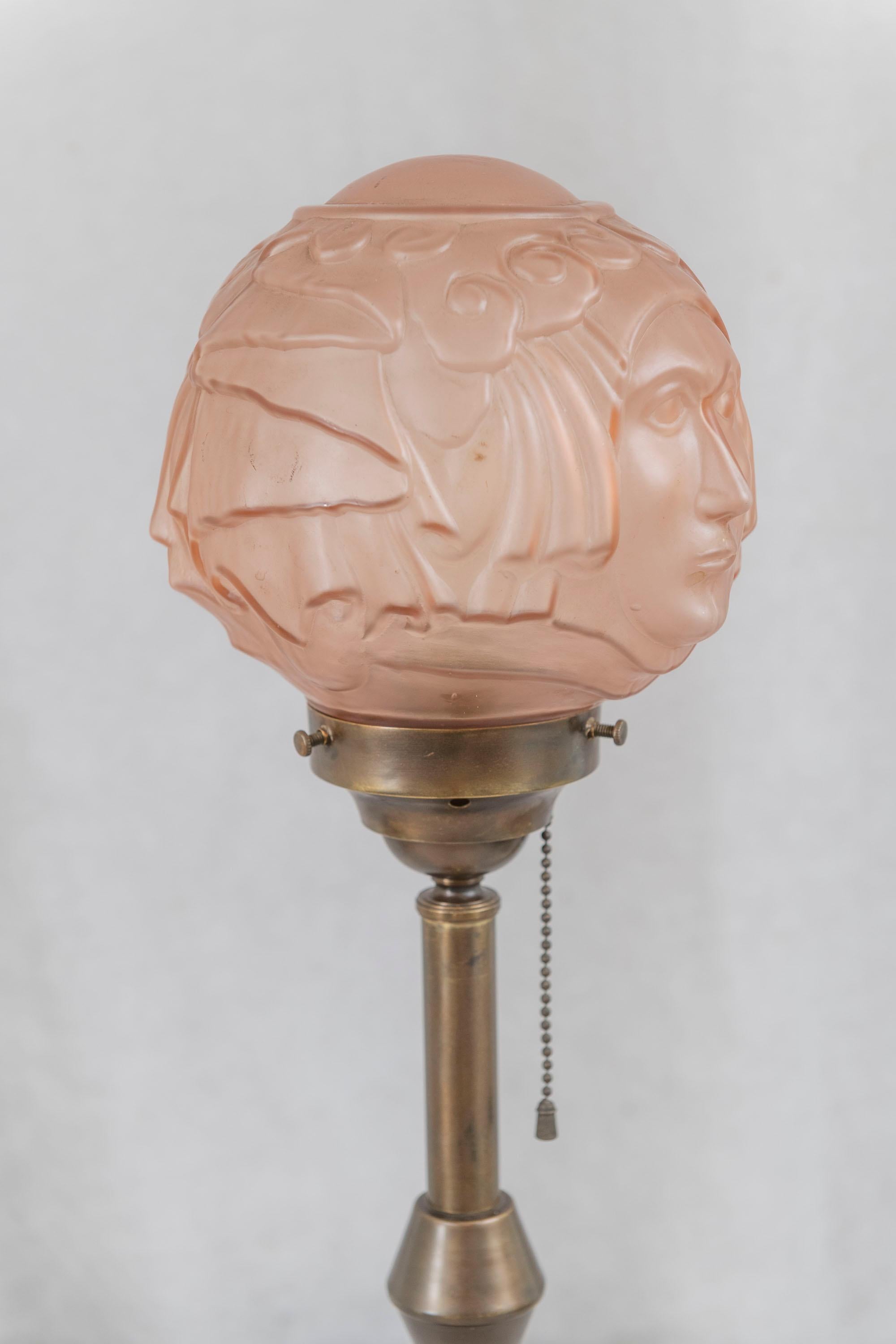 Lampe Art déco, base en bronze, abat-jour néo-égyptien, vers 1920 en vente 1