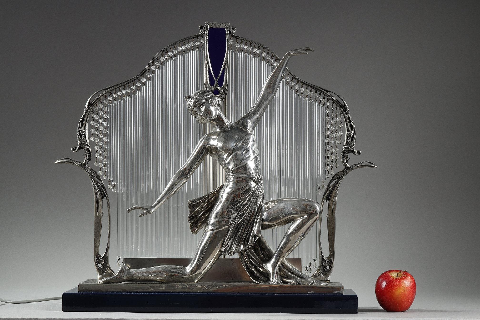 Français Art Decor avec danser en bronze argenté, signé Guirande.