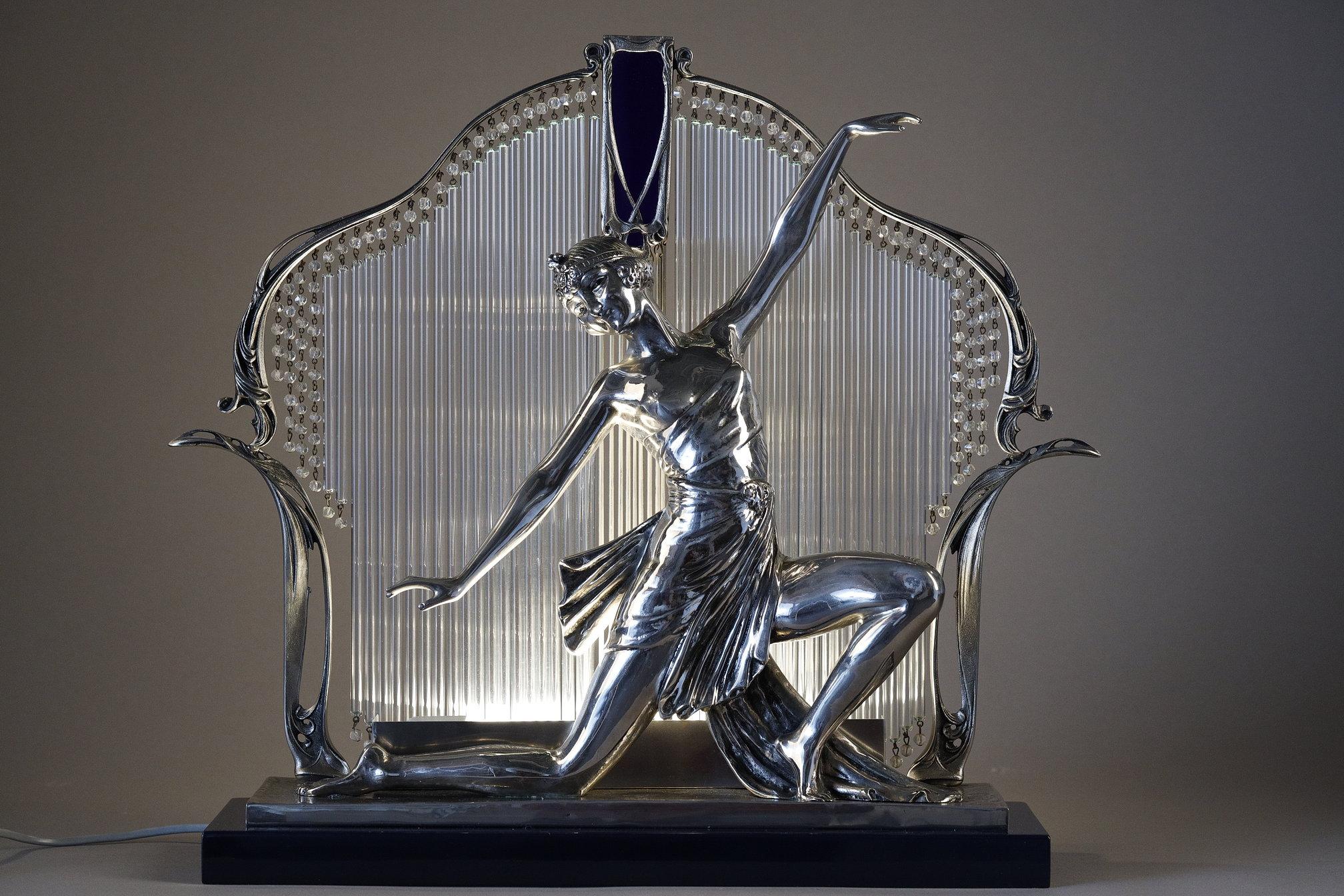 Art Decor avec danser en bronze argenté, signé Guirande. 9