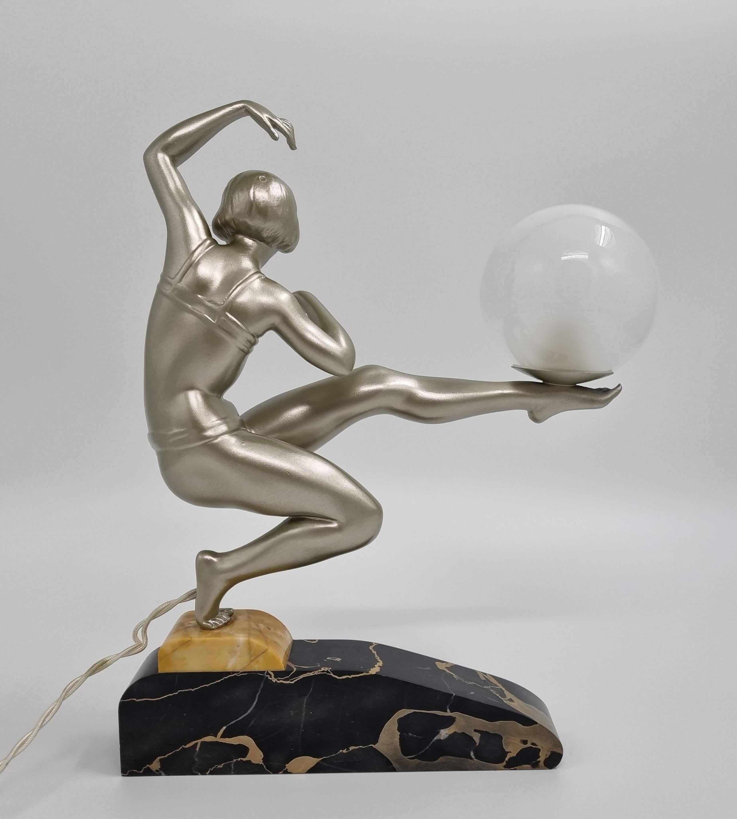 Art Deco Lamp Harem Dancer By Van De Voorde In Good Condition For Sale In Hoddesdon, GB