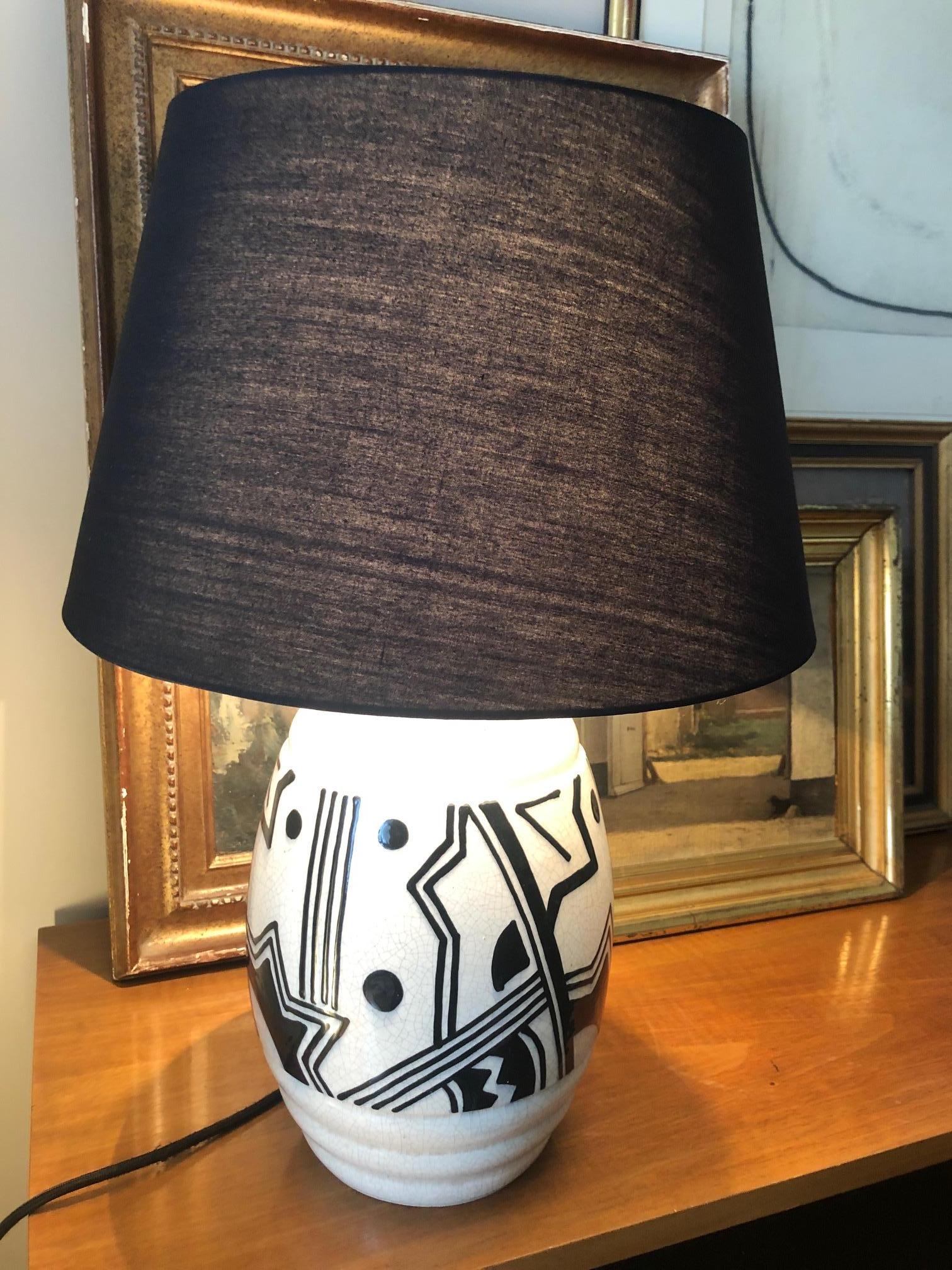 Art-déco-Lampe aus Keramik (Art déco) im Angebot