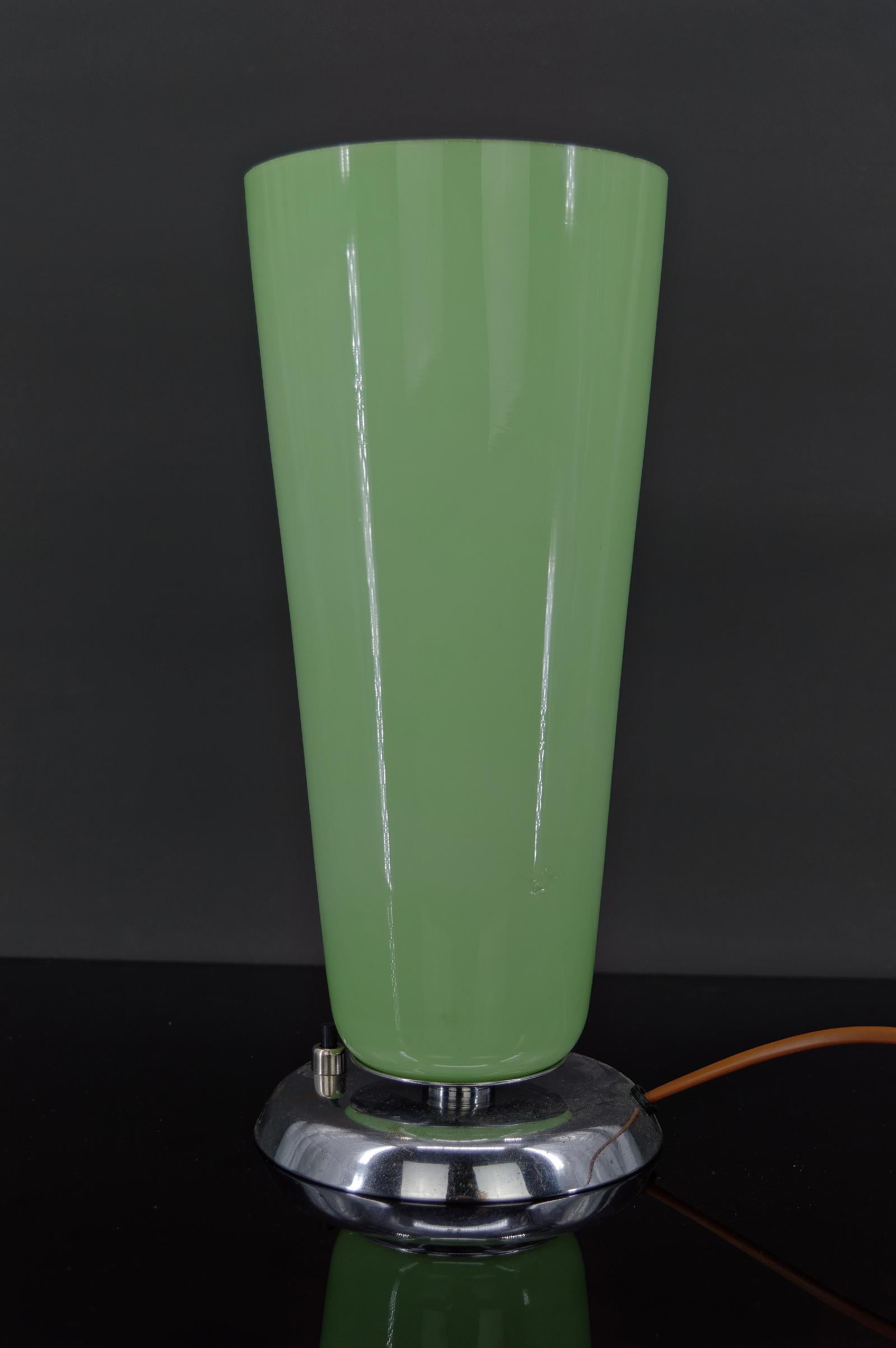 Art Deco Lamp in Chrome and Green Glass, France, circa 1930 For Sale 1