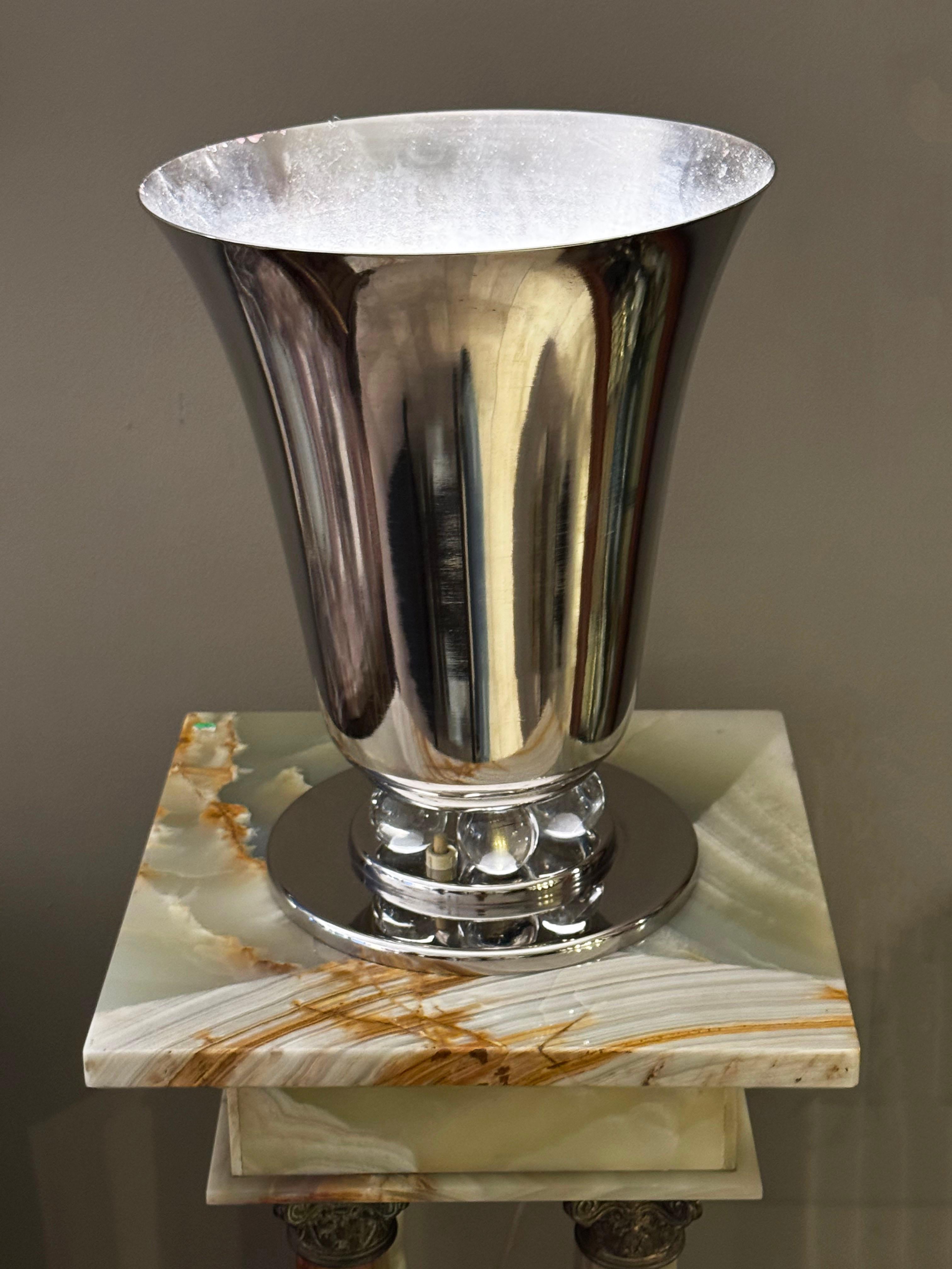 Lámpara Art Déco de bronce cromado y cristal de los años 20 Art Decó en venta