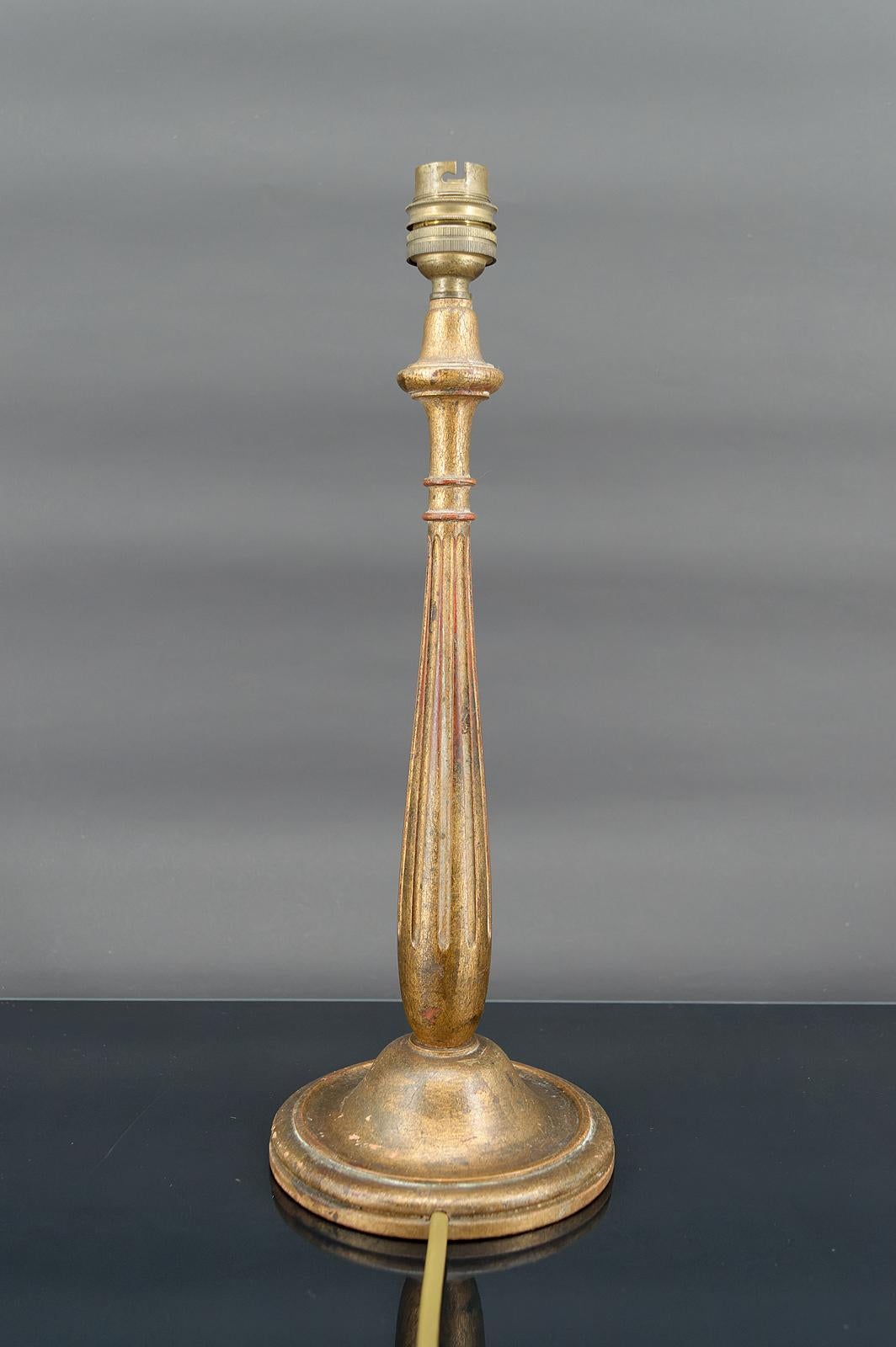 Patiné Lampe Art déco en bois doré, style Paul Follot, France, vers 1920 en vente