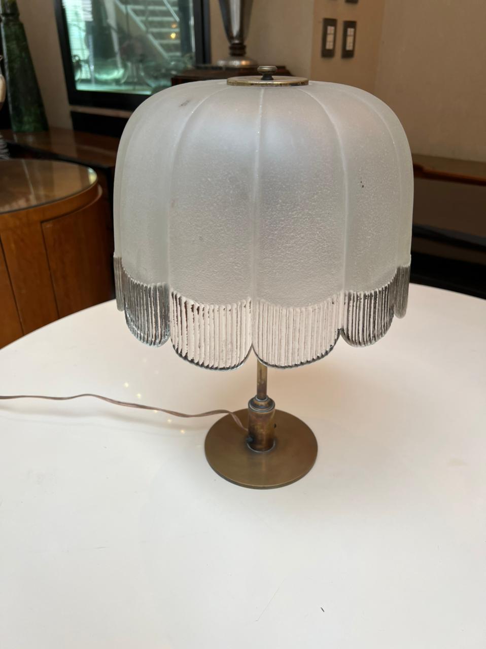 Art Deco Lamp in glass and bronze, 1930, France For Sale 5