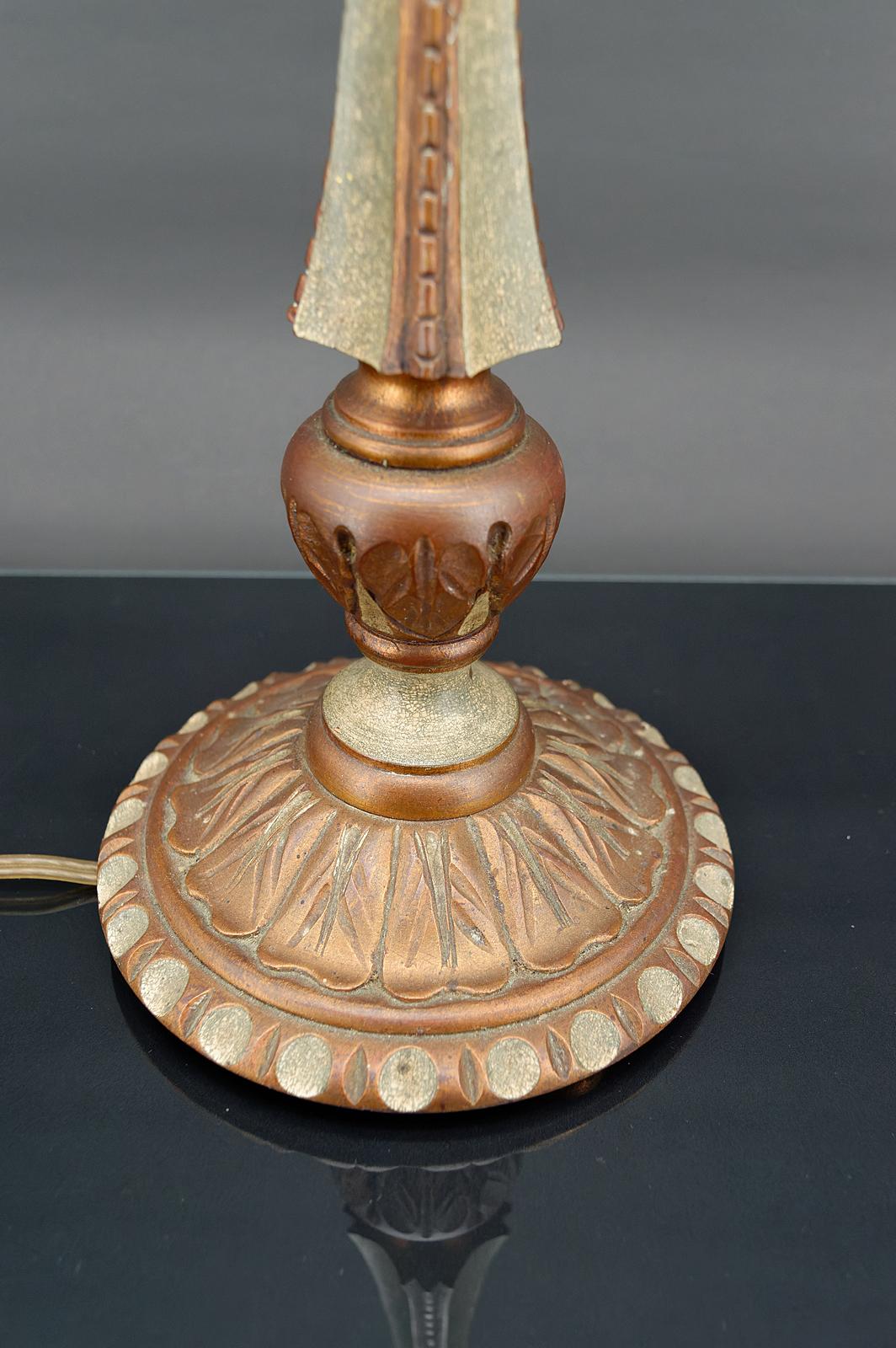 Art Deco lamp in green painted wood and copper patina, France, Circa 1920 In Good Condition For Sale In VÉZELAY, FR