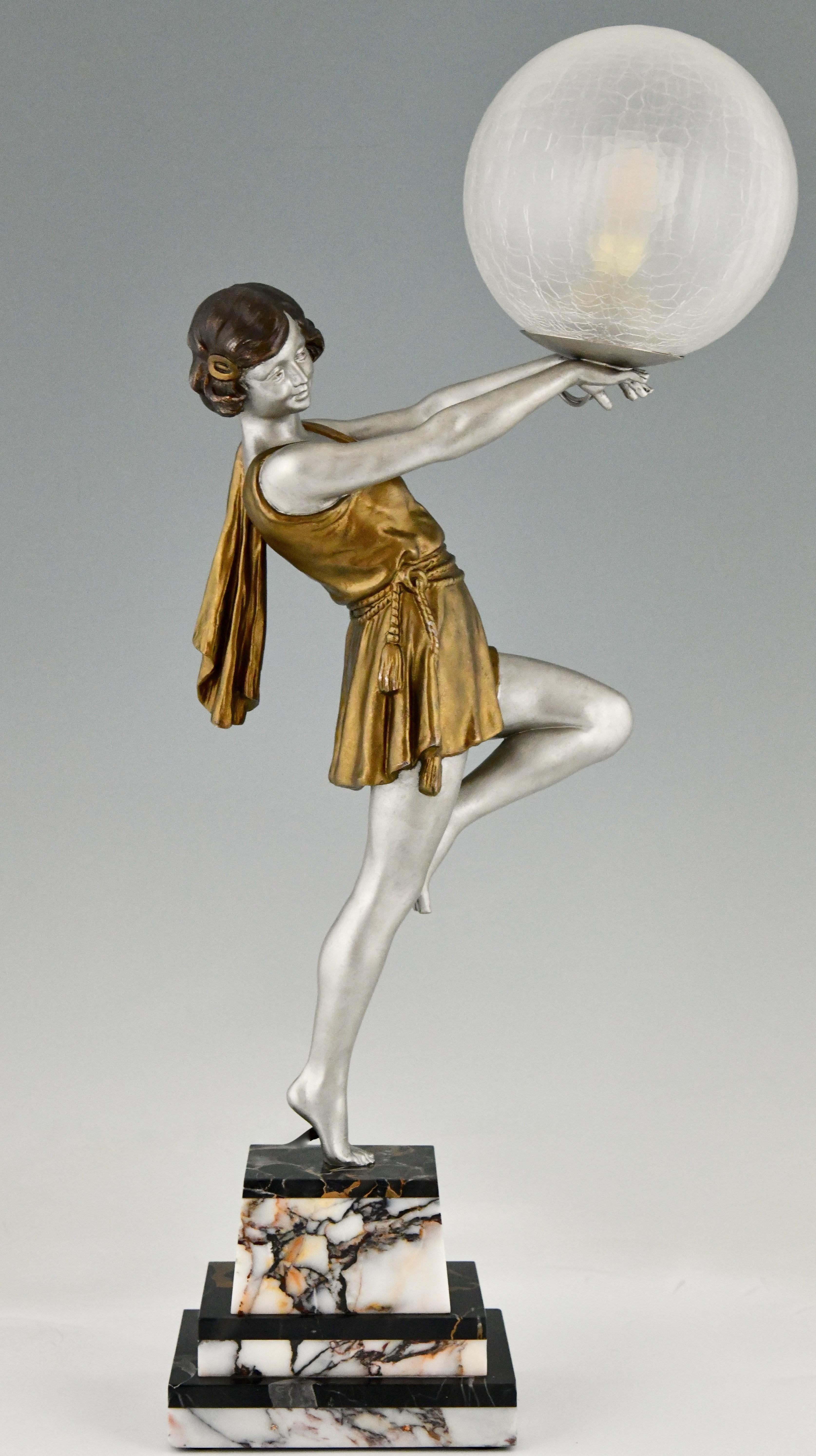 Lampe Art déco, dame tenant un bal, par Emile Carlier, France, 1930 6