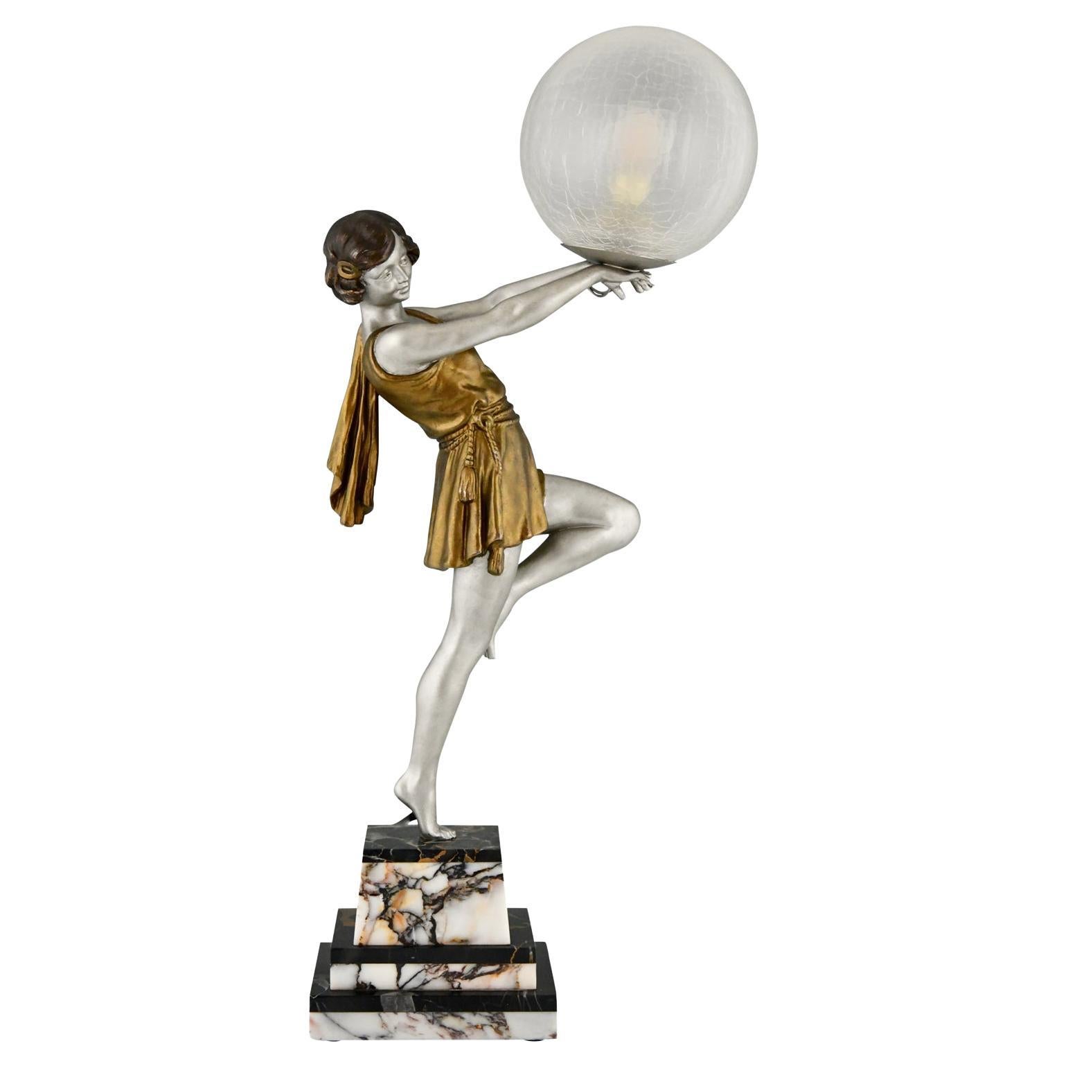 Lampe Art déco, dame tenant un bal, par Emile Carlier, France, 1930