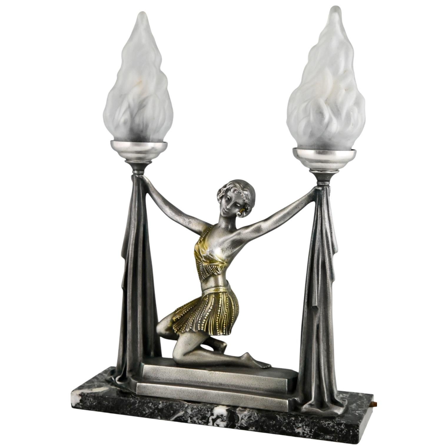 Art Deco Lamp Lady with Torches by Emile Carlier – 1930 French Sculpture In Good Condition For Sale In Antwerp, BE