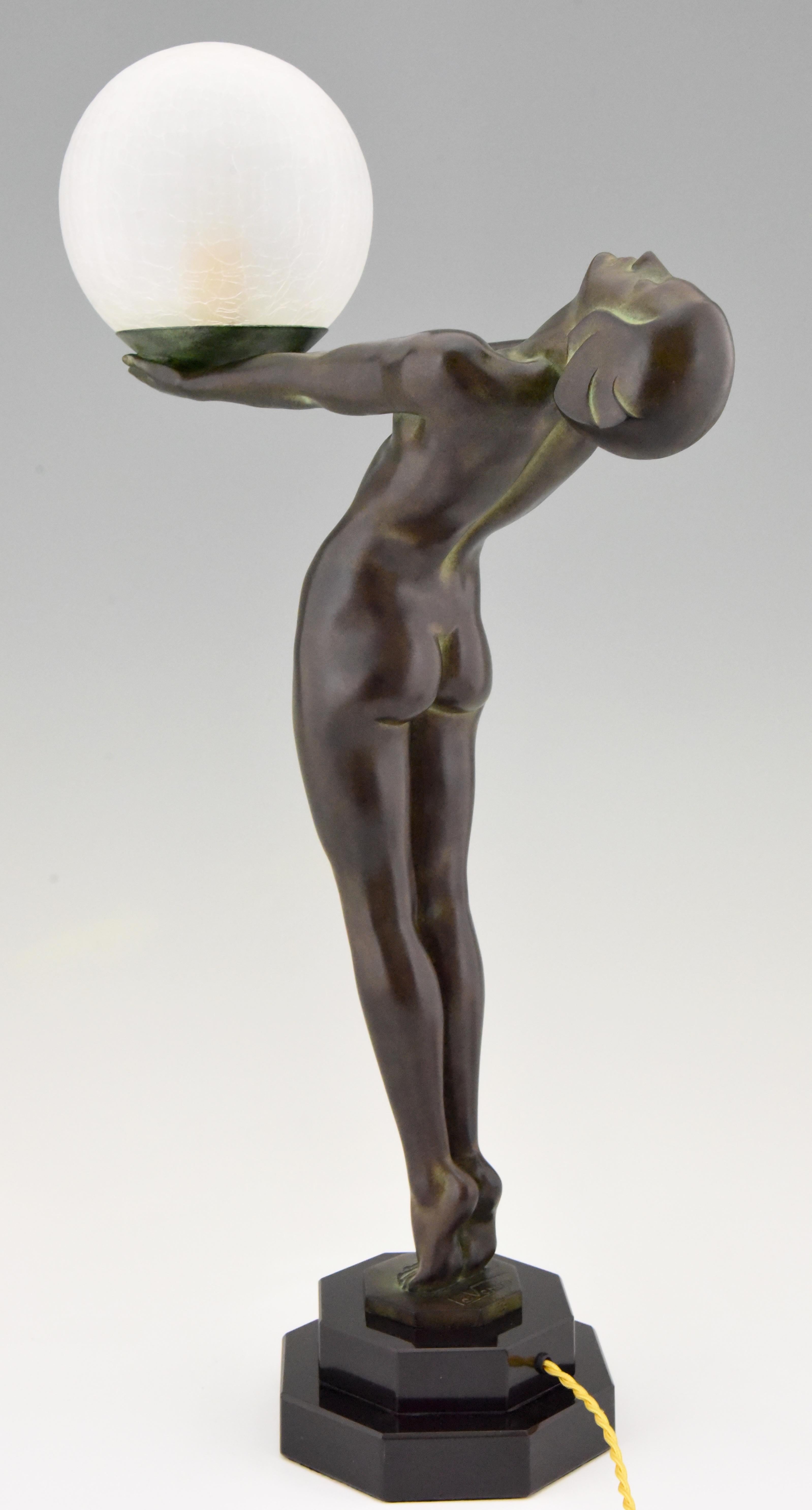 Art Deco Stil Lampe Clarté Stehender Akt Skulptur Max Le Verrier H 25 in, 64 cm (Zink)