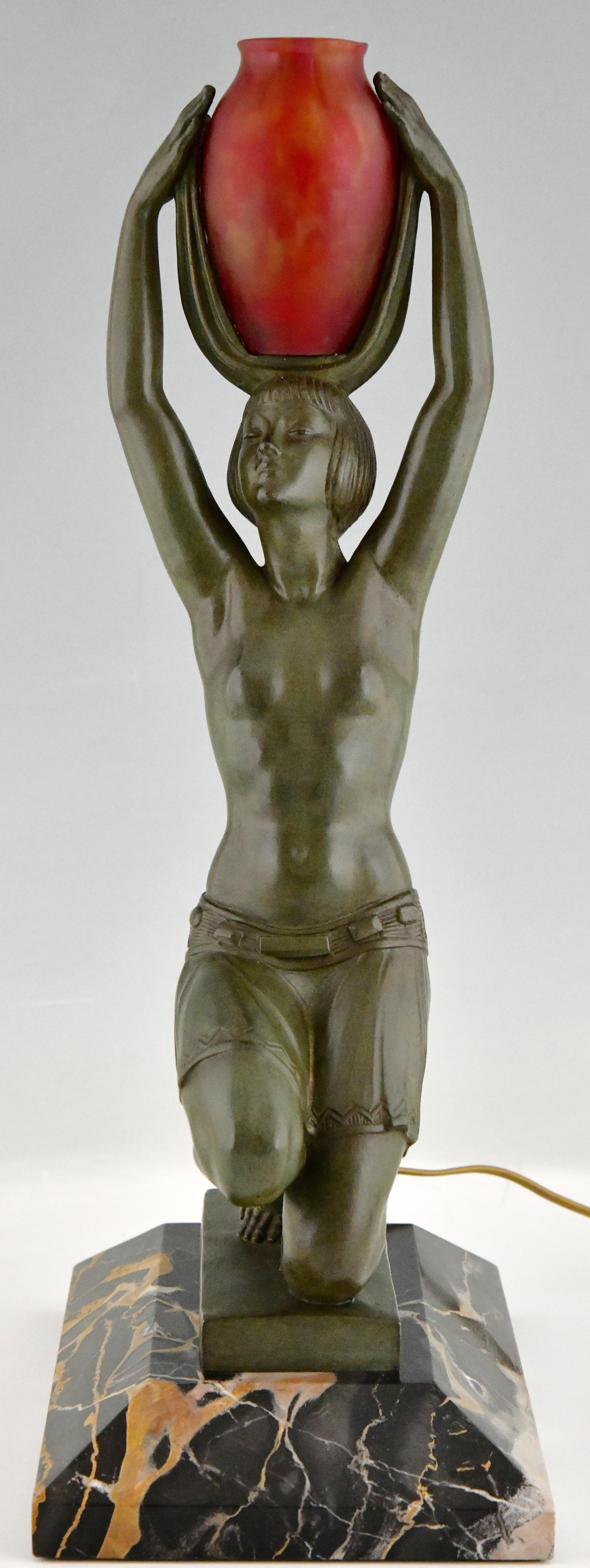 Lámpara Art Déco Desnudo con Jarrón de Fayral P. Le Faguays Daum Vers L'oasis 1930 en venta 2