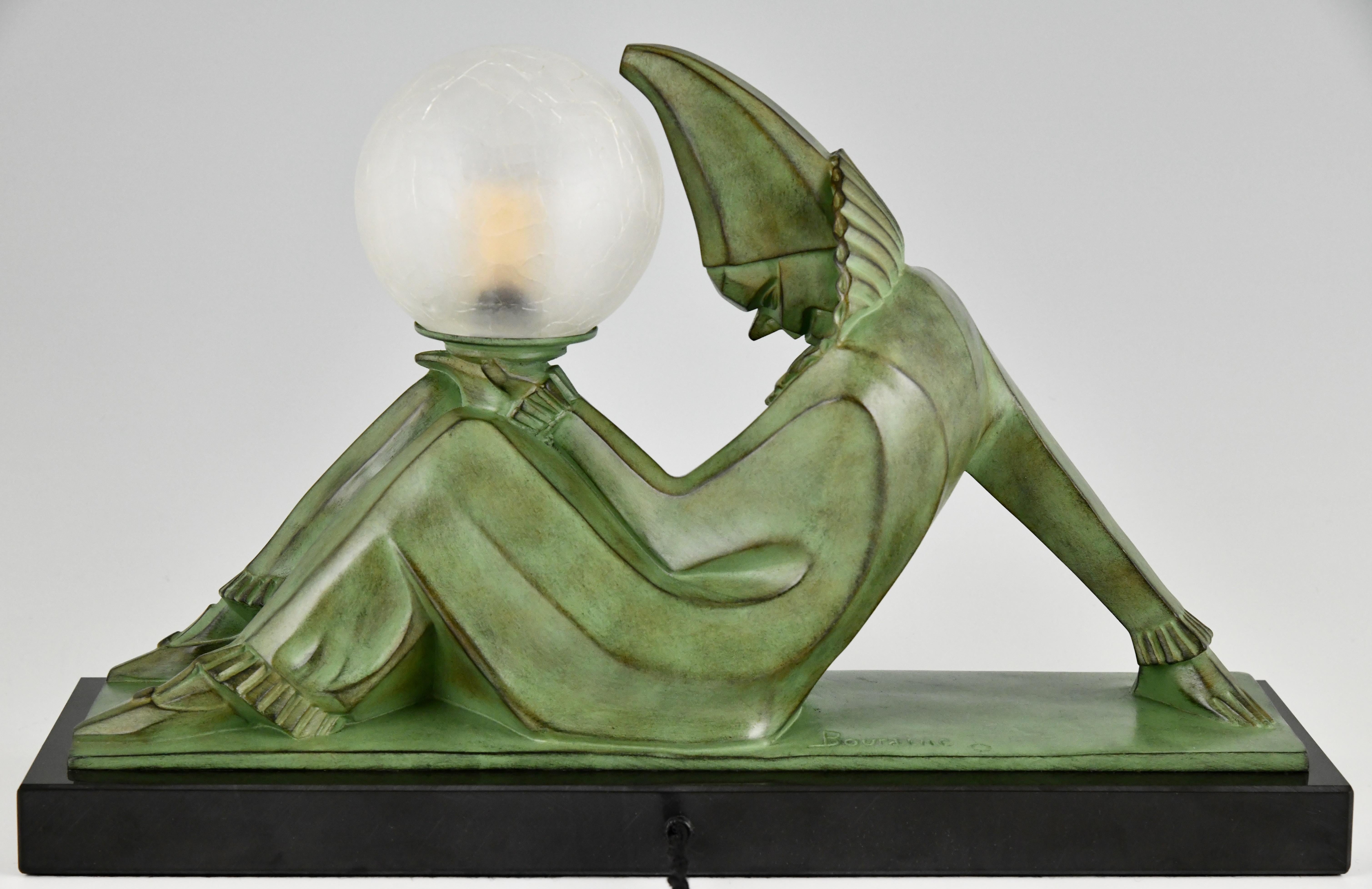 Patiné Lampe Art Déco Perroquet avec boule de Marcel Bouraine pour Max le Verrier.  en vente