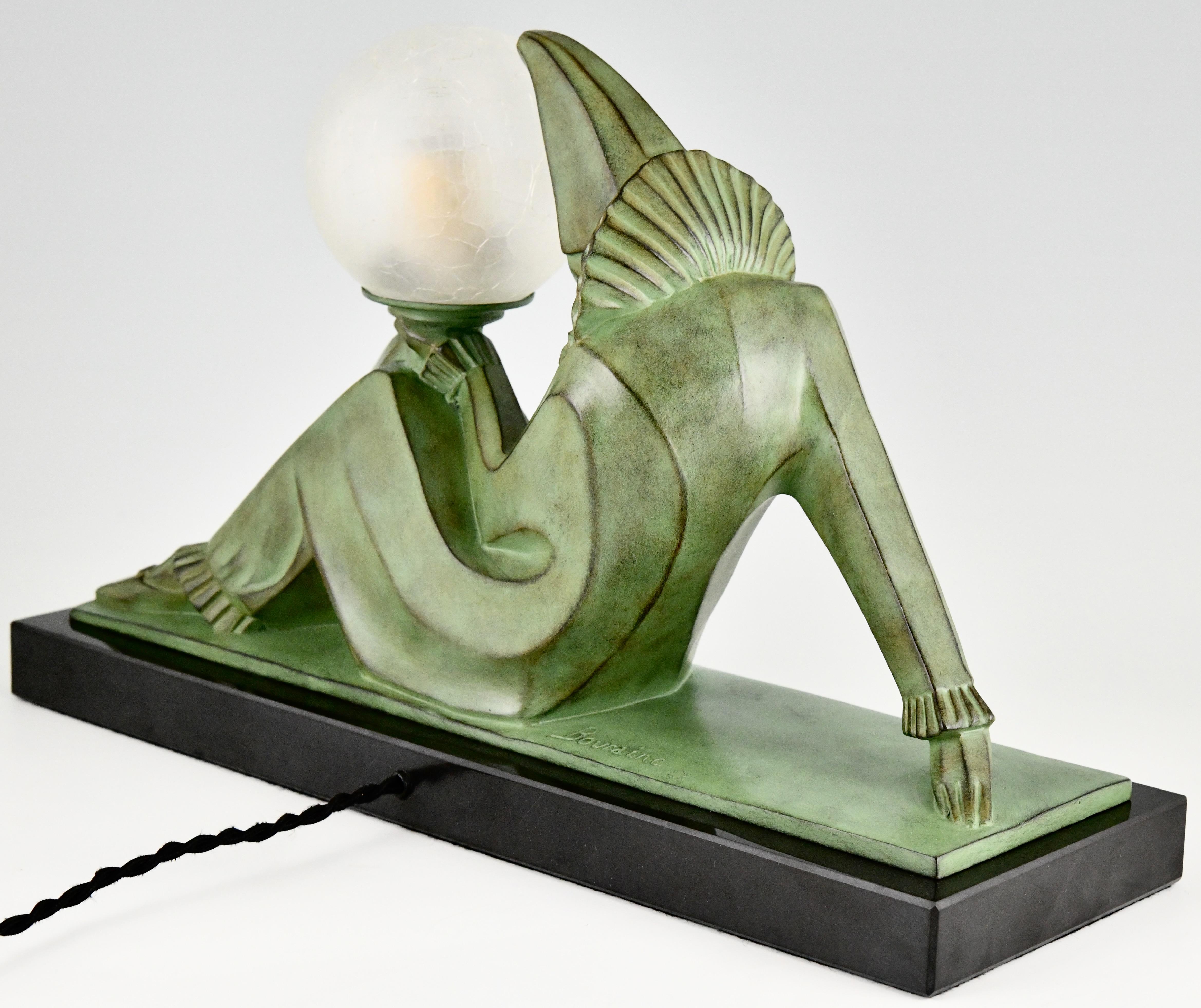 Lampe Art Déco Perroquet avec boule de Marcel Bouraine pour Max le Verrier.  Bon état - En vente à Antwerp, BE