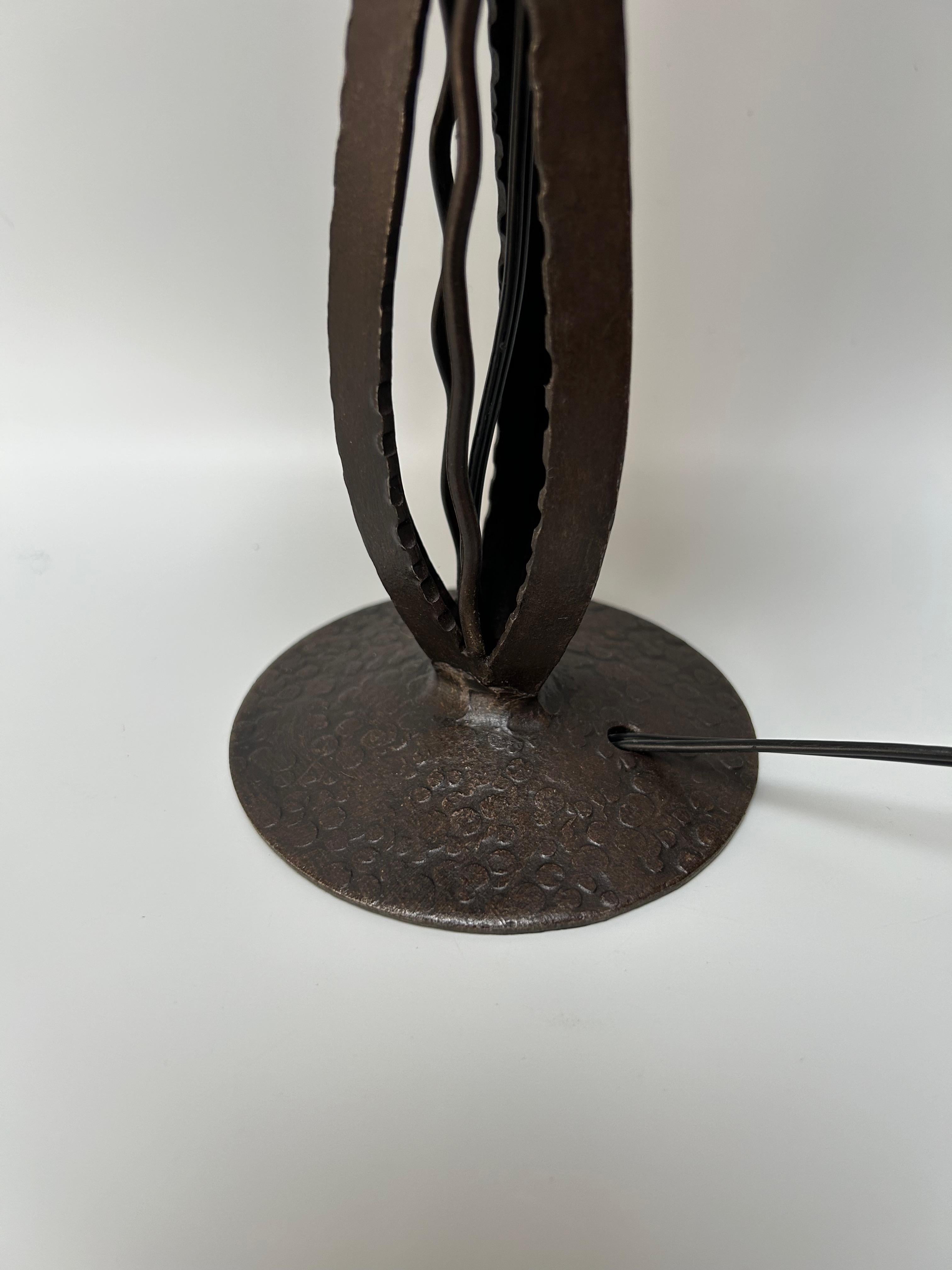 Art Deco Lamp Signed Maynadier In Excellent Condition For Sale In NANTES, FR