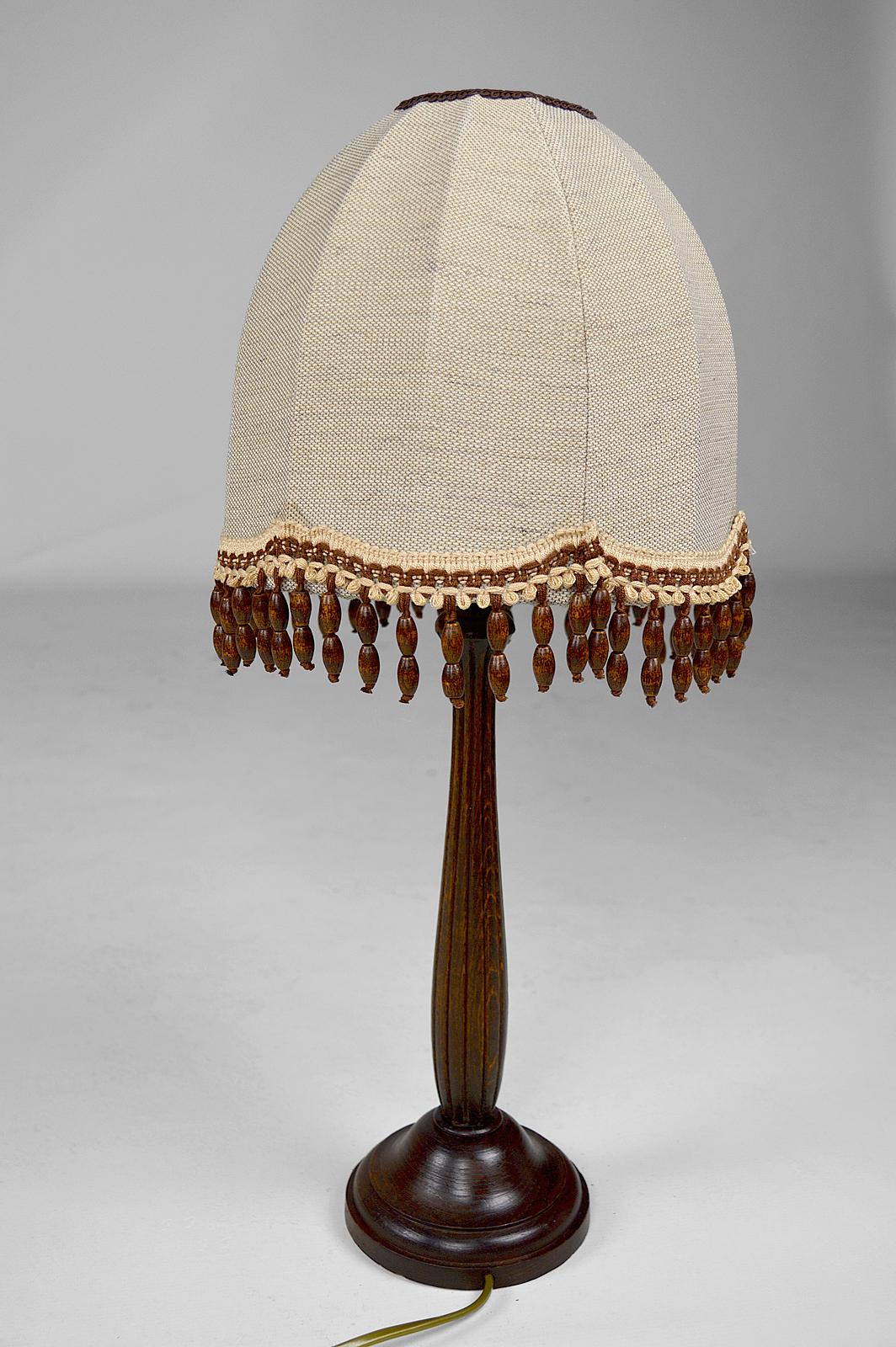 Français Lampe Art Déco avec base cannelée, France, vers 1925 en vente