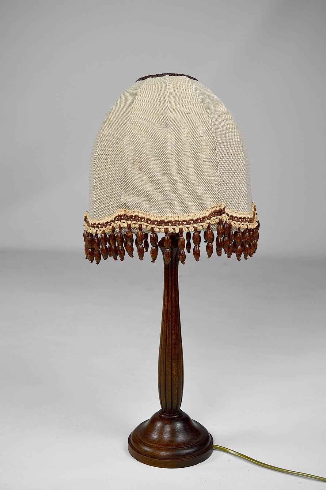 Lampe Art Déco avec base cannelée, France, vers 1925 Bon état - En vente à VÉZELAY, FR