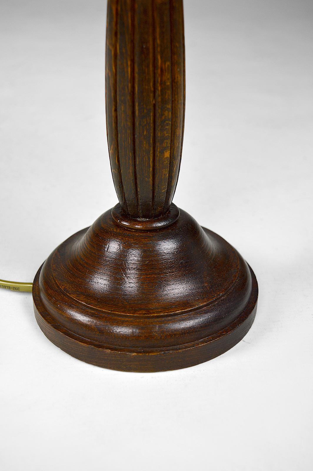 Lampe Art Déco avec base cannelée, France, vers 1925 en vente 1
