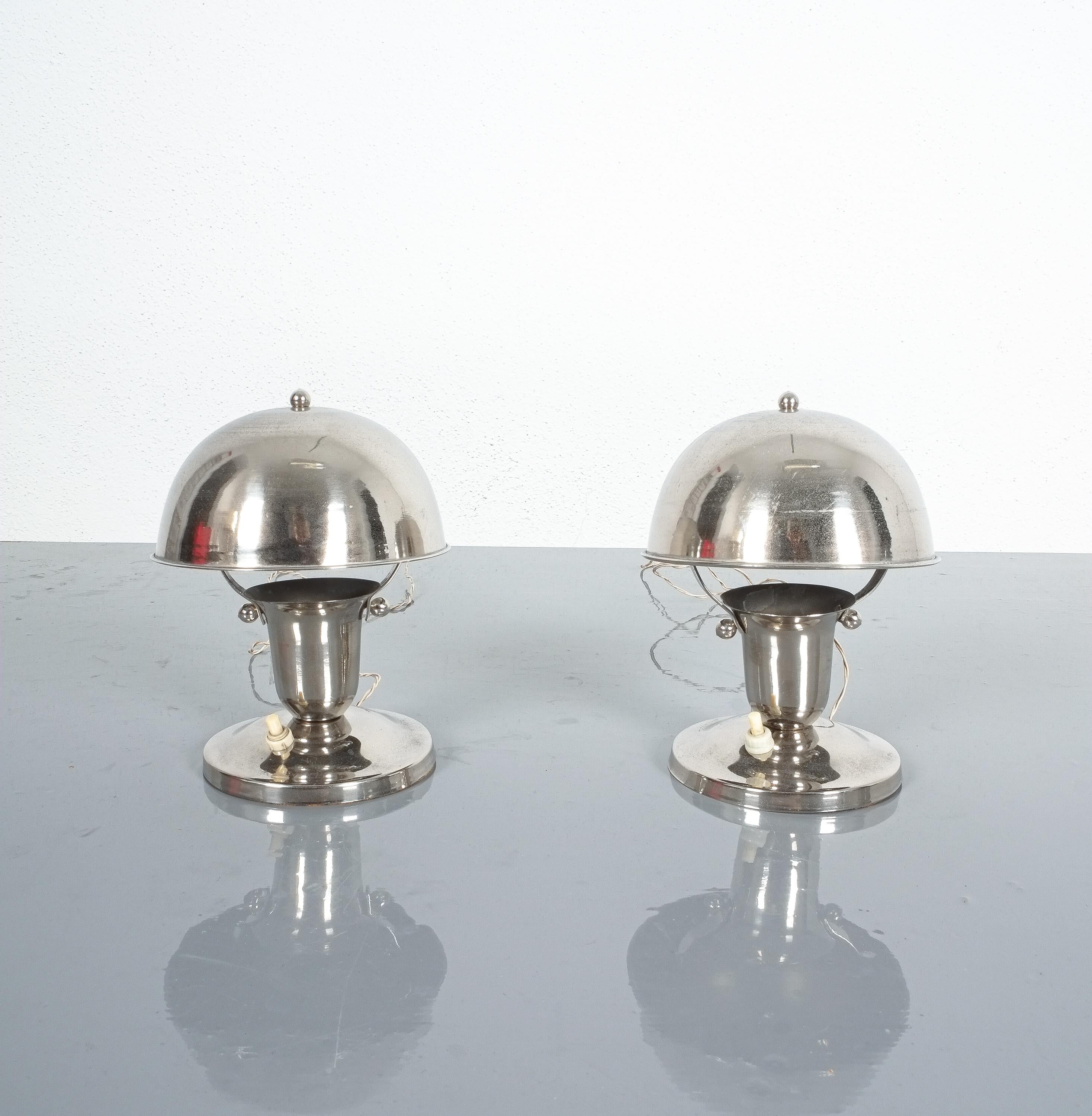 Petit pair of polished nickel desk or bed side table lamps, France, 1940

Nice pair of Art Deco glass table lamps. They have been polished and checked, the original cable and plugs we have left. One bulb with 40W max each per lamp. Priced as a