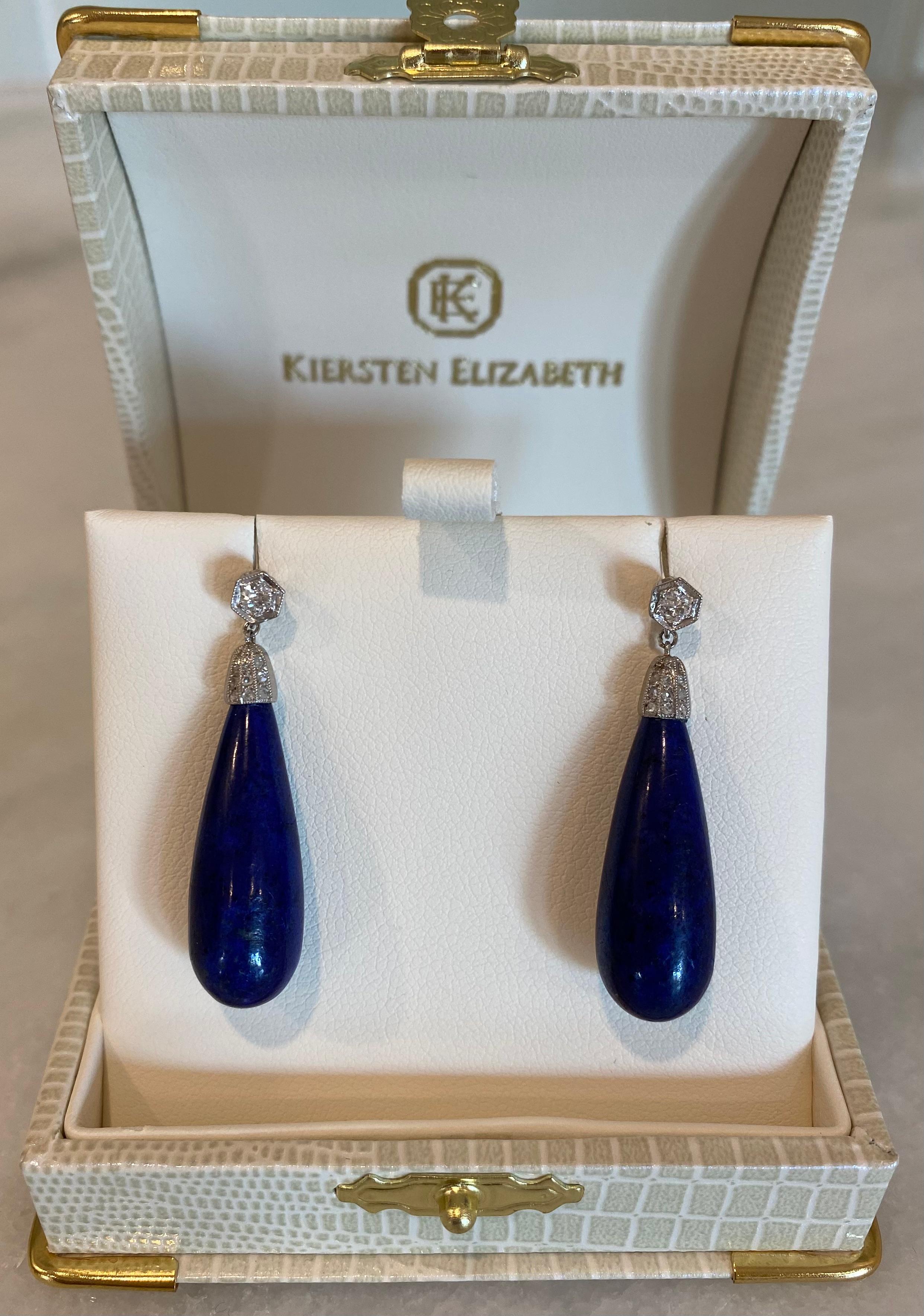 Taille ronde Boucles d'oreilles pendantes Art déco en platine, lapis et diamants en vente