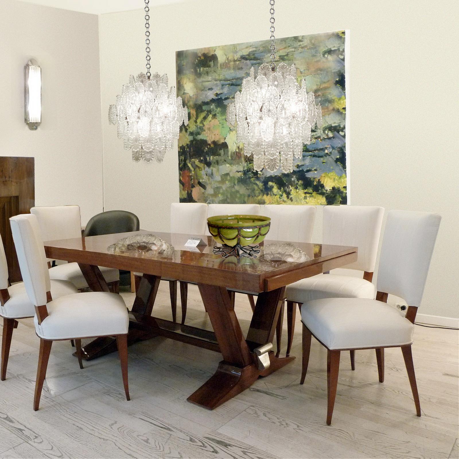 Una ciotola in ferro battuto e vetro soffiato molto grande e decorativa dell'Art Decor francese, un centrotavola o un centrotavola.
Vetro verde giallastro con inclusioni di polvere, soffiato con il ferro battuto che ricorda le opere successive di