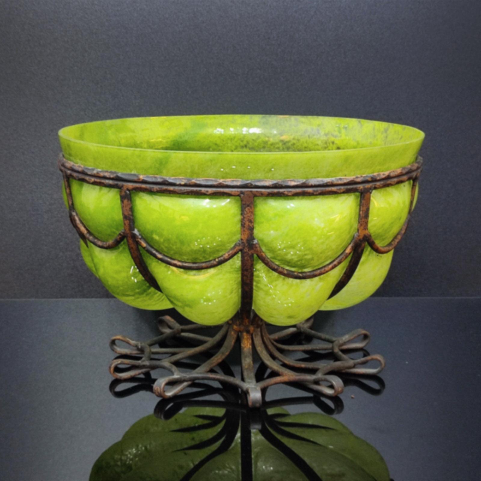 Calco Ciotola Art Deco in vetro artistico e ferro battuto di grandi dimensioni in vendita