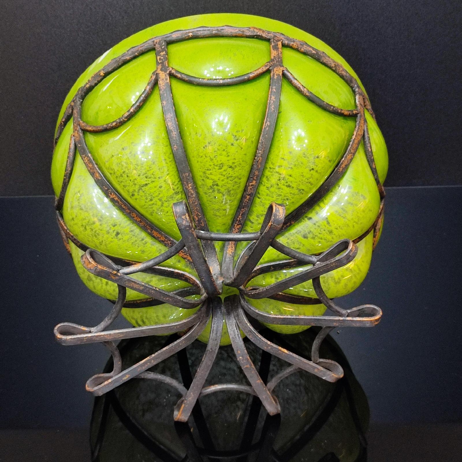 XX secolo Ciotola Art Deco in vetro artistico e ferro battuto di grandi dimensioni in vendita