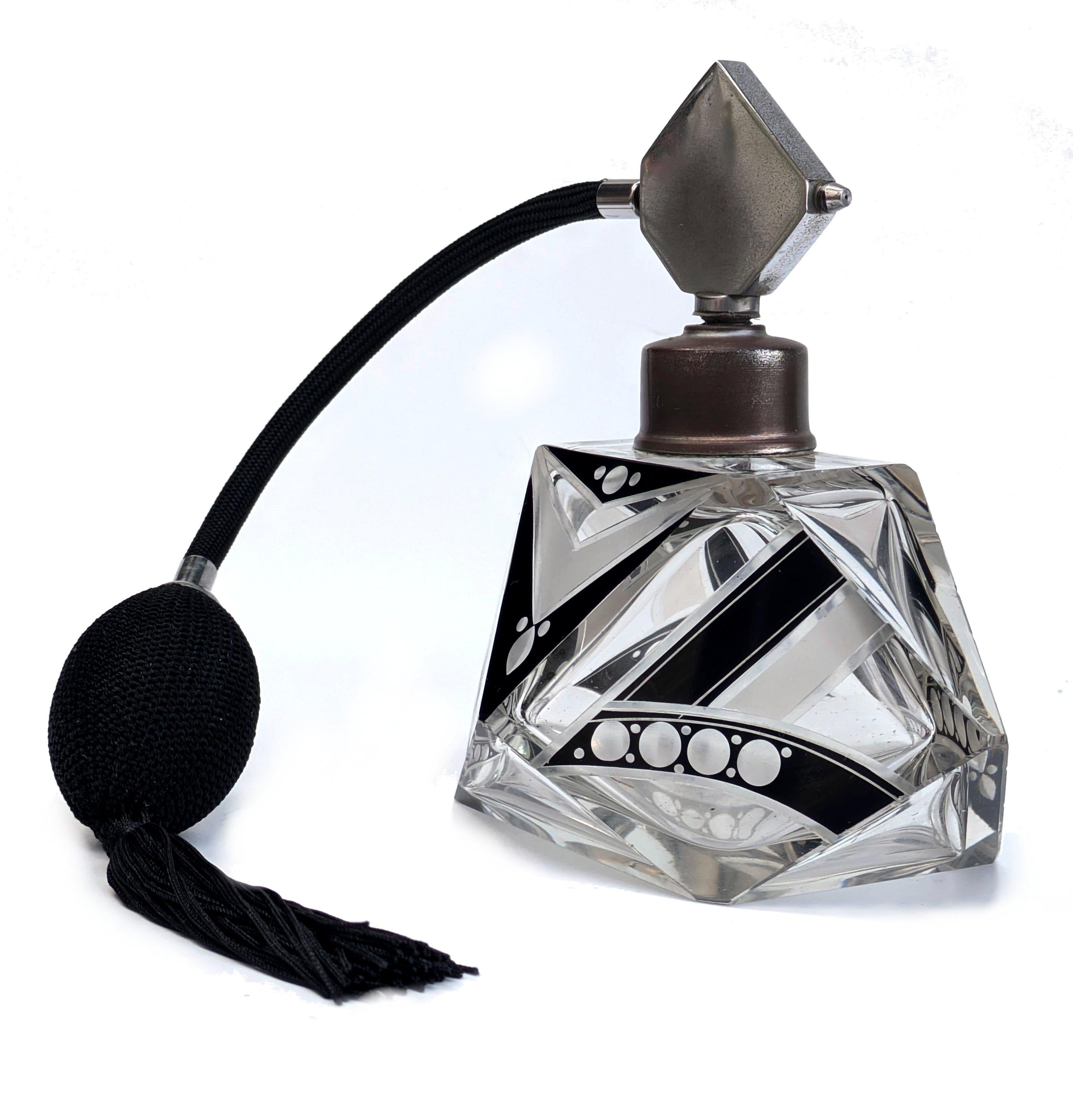 Art Déco Bottiglia di vetro per profumo da donna con atomizzatore grande Art Deco di Karl Palda, 1930 ca. in vendita