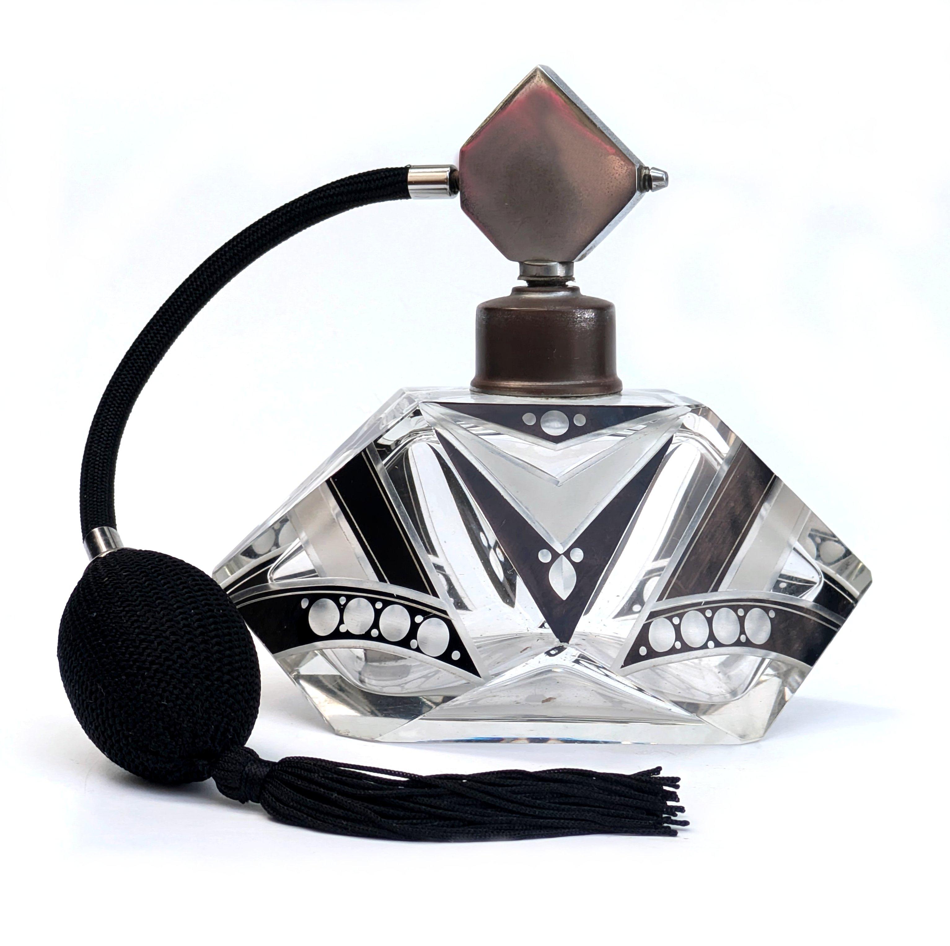 Smaltato Bottiglia di vetro per profumo da donna con atomizzatore grande Art Deco di Karl Palda, 1930 ca. in vendita