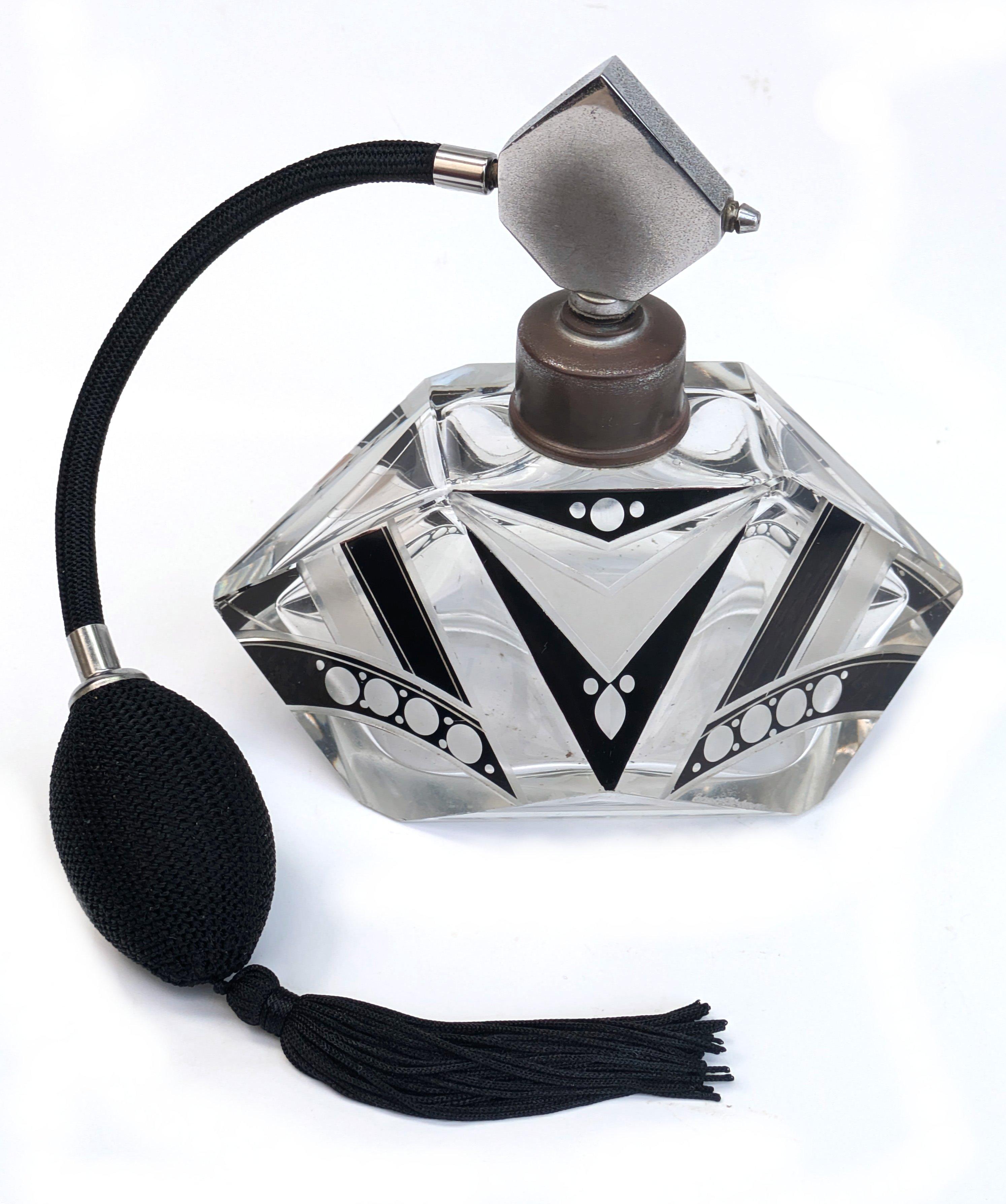 Bottiglia di vetro per profumo da donna con atomizzatore grande Art Deco di Karl Palda, 1930 ca. In condizioni buone in vendita a Devon, England