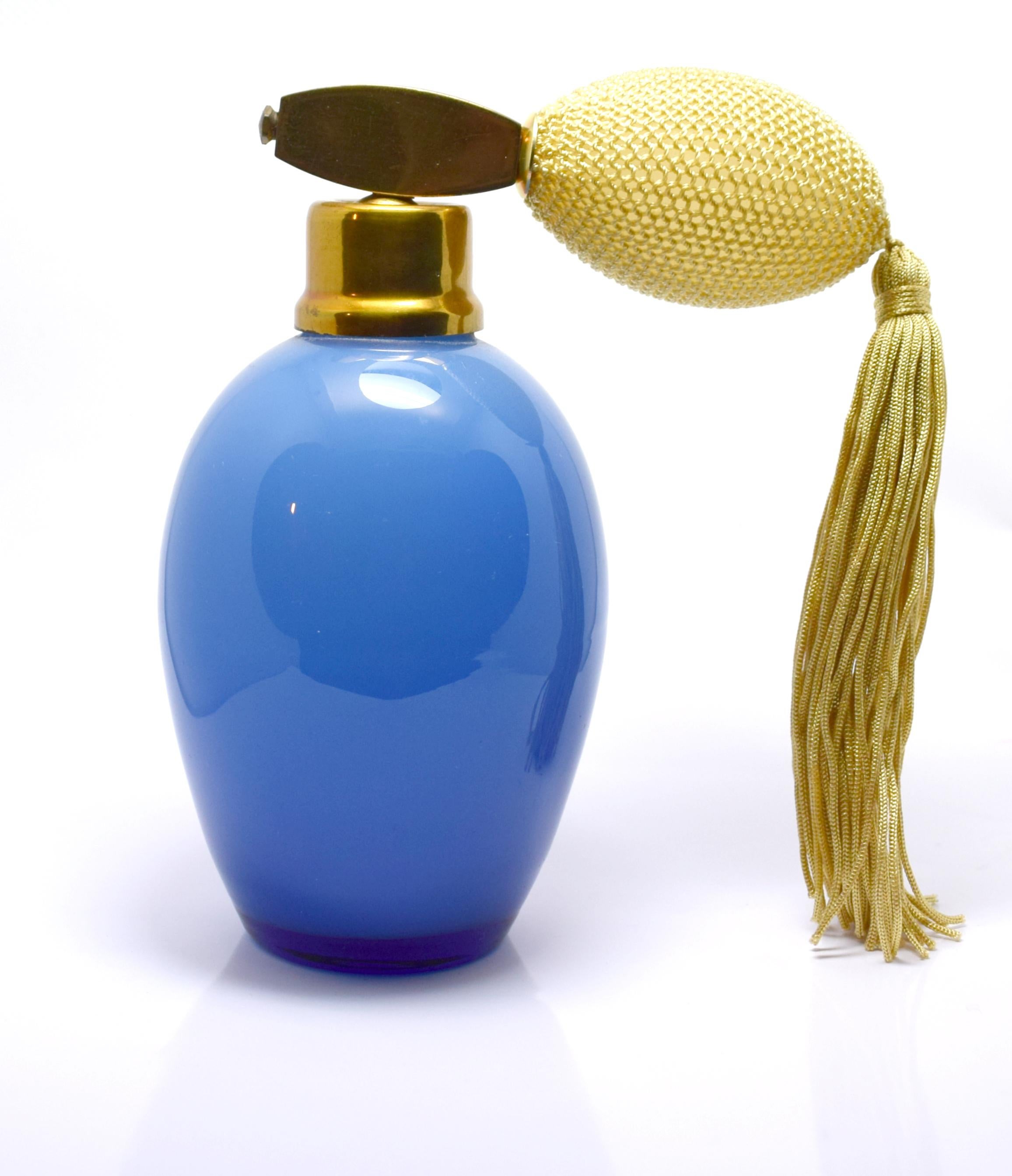 Very stylish Art Deco 1930s blue glass perfume bottle atomiser with a champagne colored tasselled bulb. Wonderful condition showing only very minor wear to the brass tip. Glass is perfect and free from damage. Will look beautiful on a dressing table.