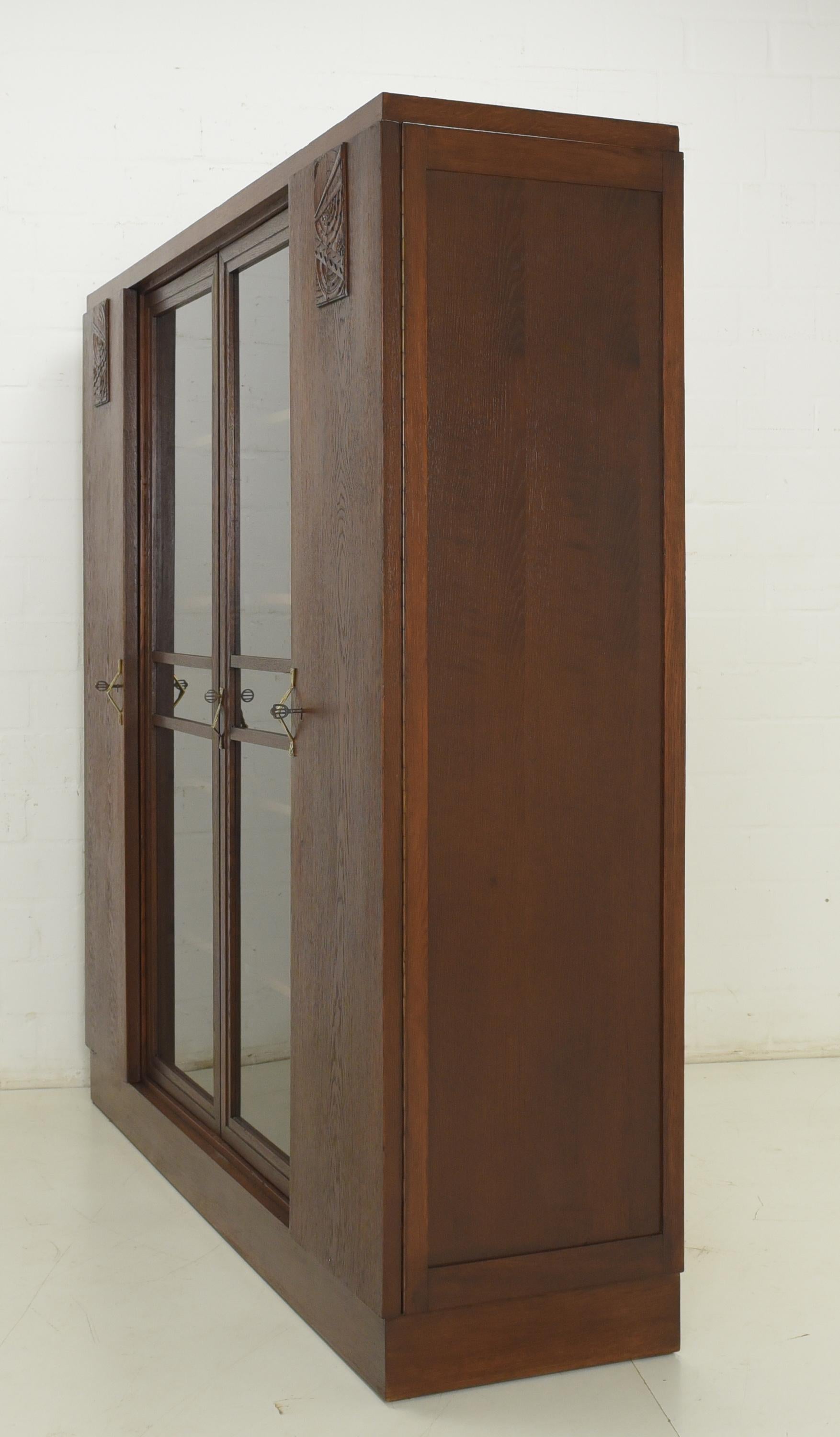 Art Deco Large Bookcase / Display Cabinet iin Oak, circa 1925 For Sale 7