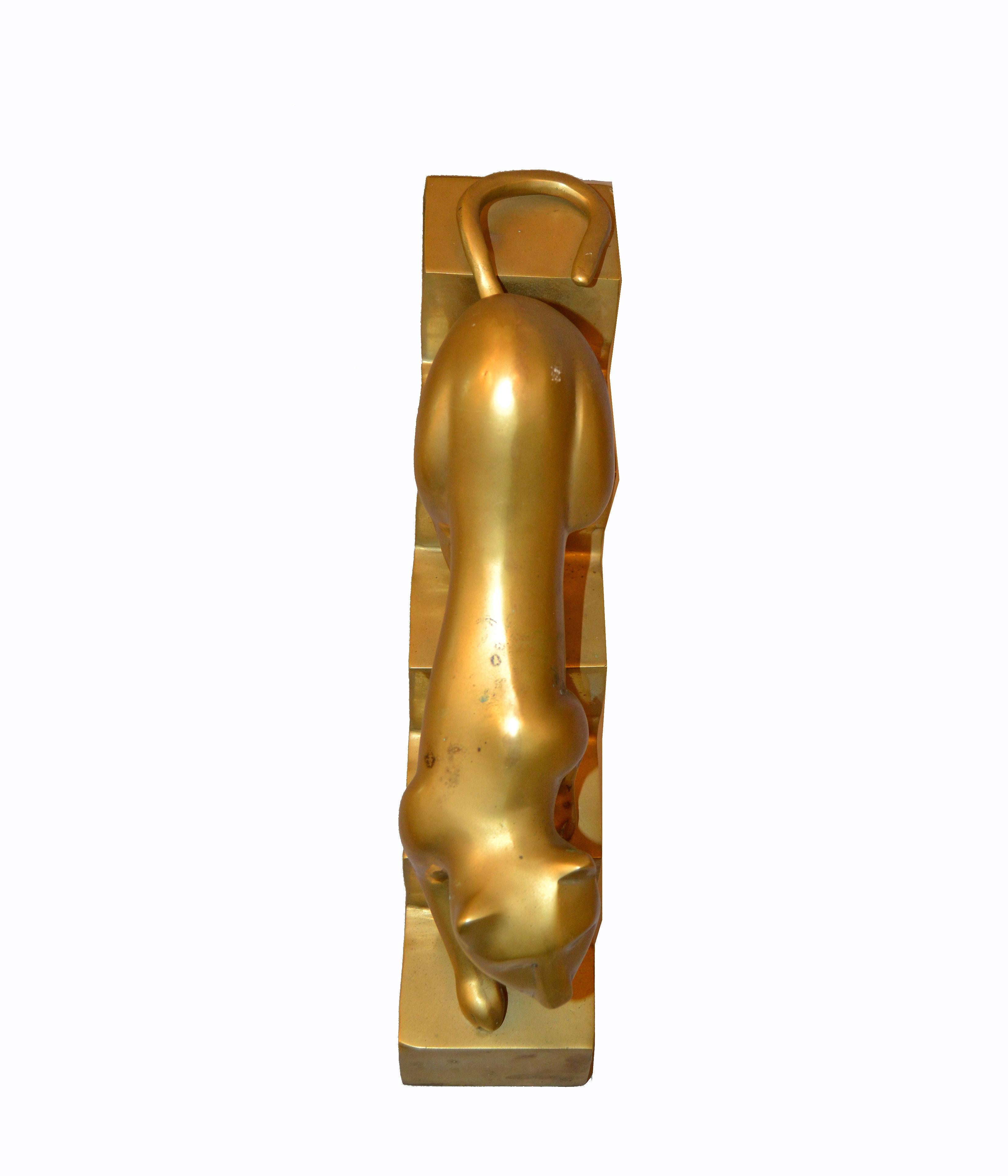 Grande sculpture de panthère descendant les escaliers en bronze Art Déco en vente 2