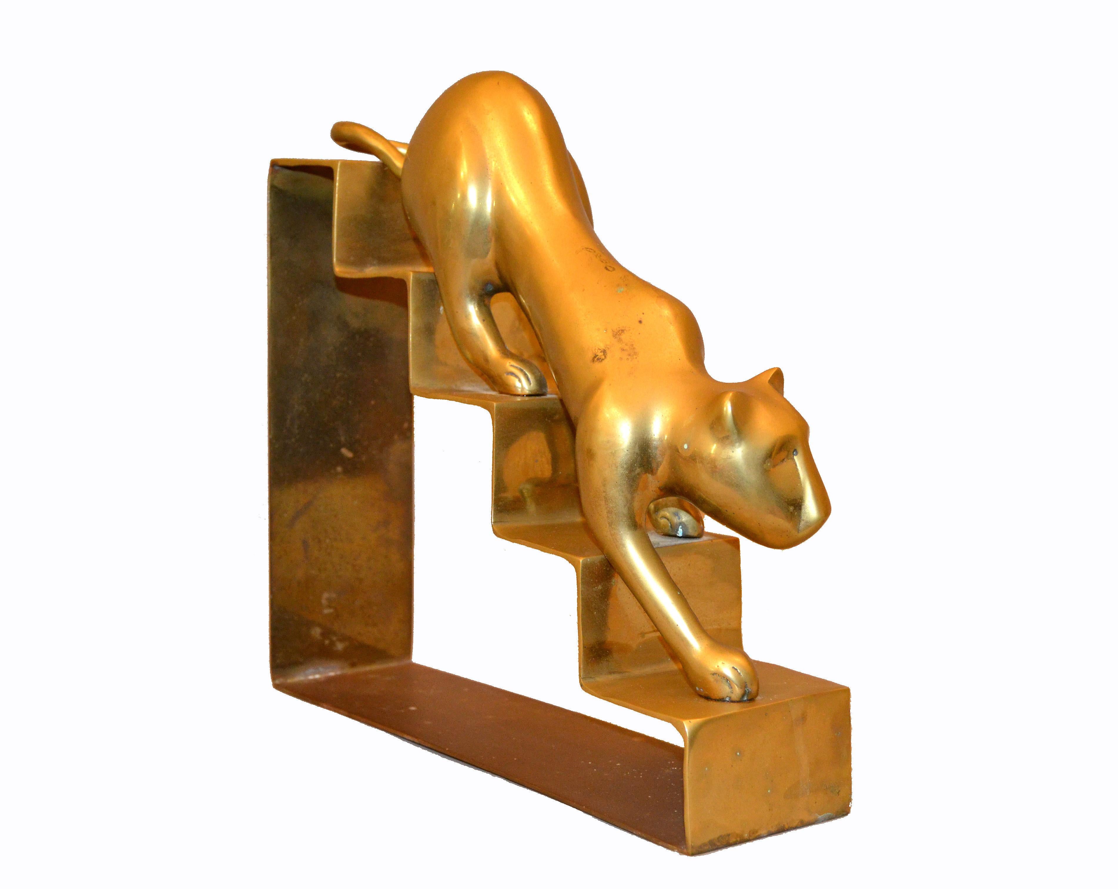 This is a beautiful panther sculpture made out of bronze walking down the stairs.
Wonderfully crafted with great curves and lines.
Due to age the bronze shows well aged patina.