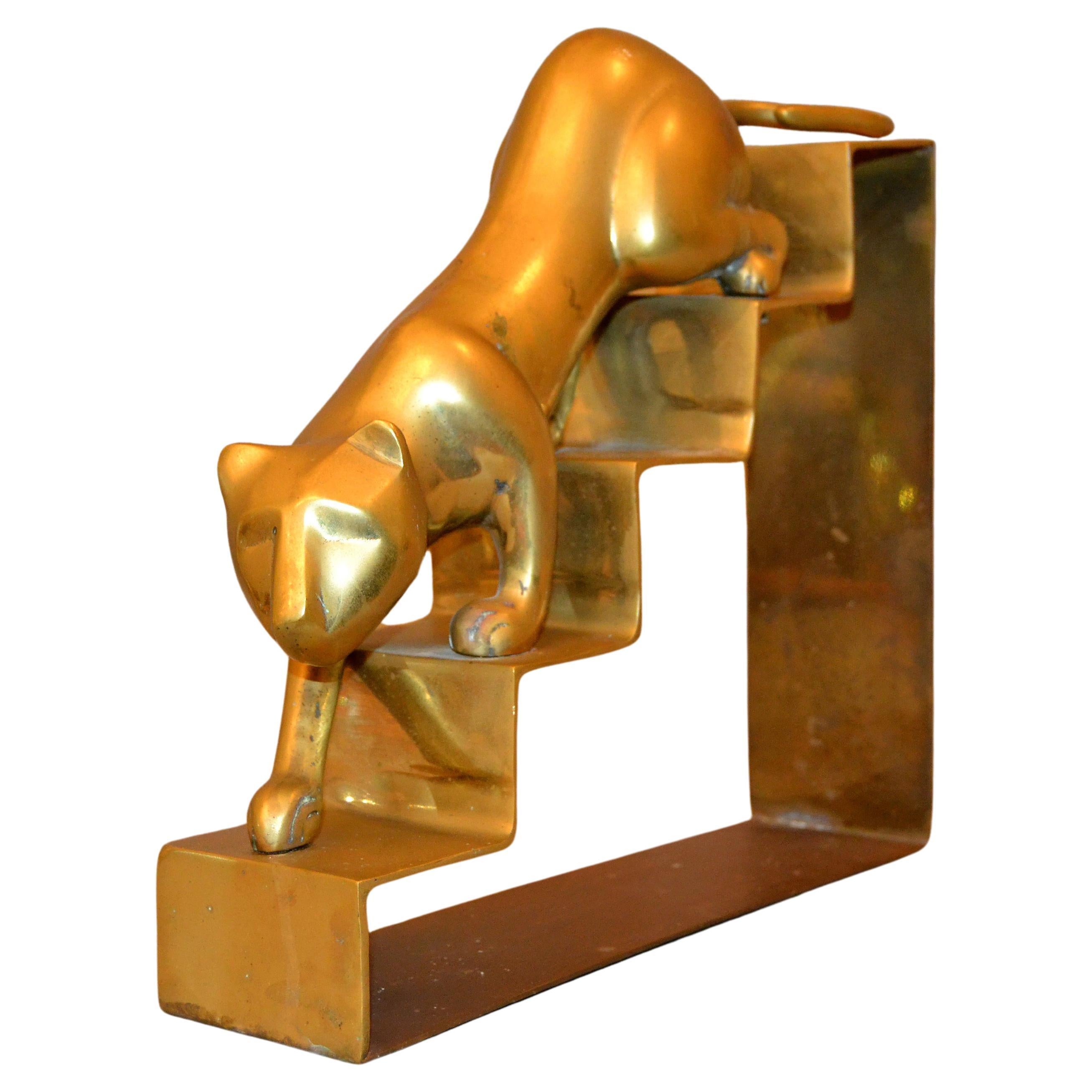 Grande sculpture de panthère descendant les escaliers en bronze Art Déco en vente