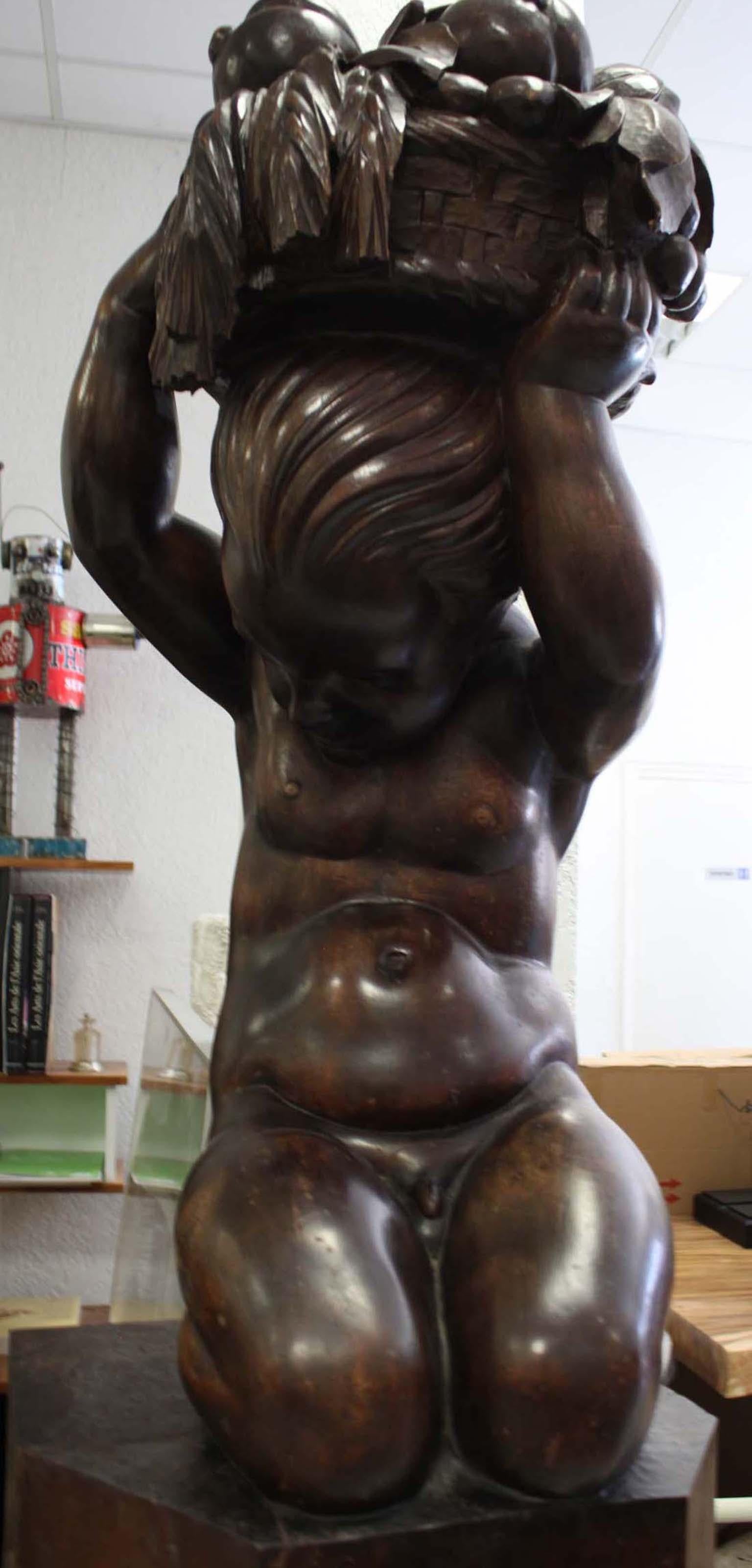 Large Art Deco sculpture in carved wood, representing a child carrying a basket. Good condition.
Measures: Height 120cm.