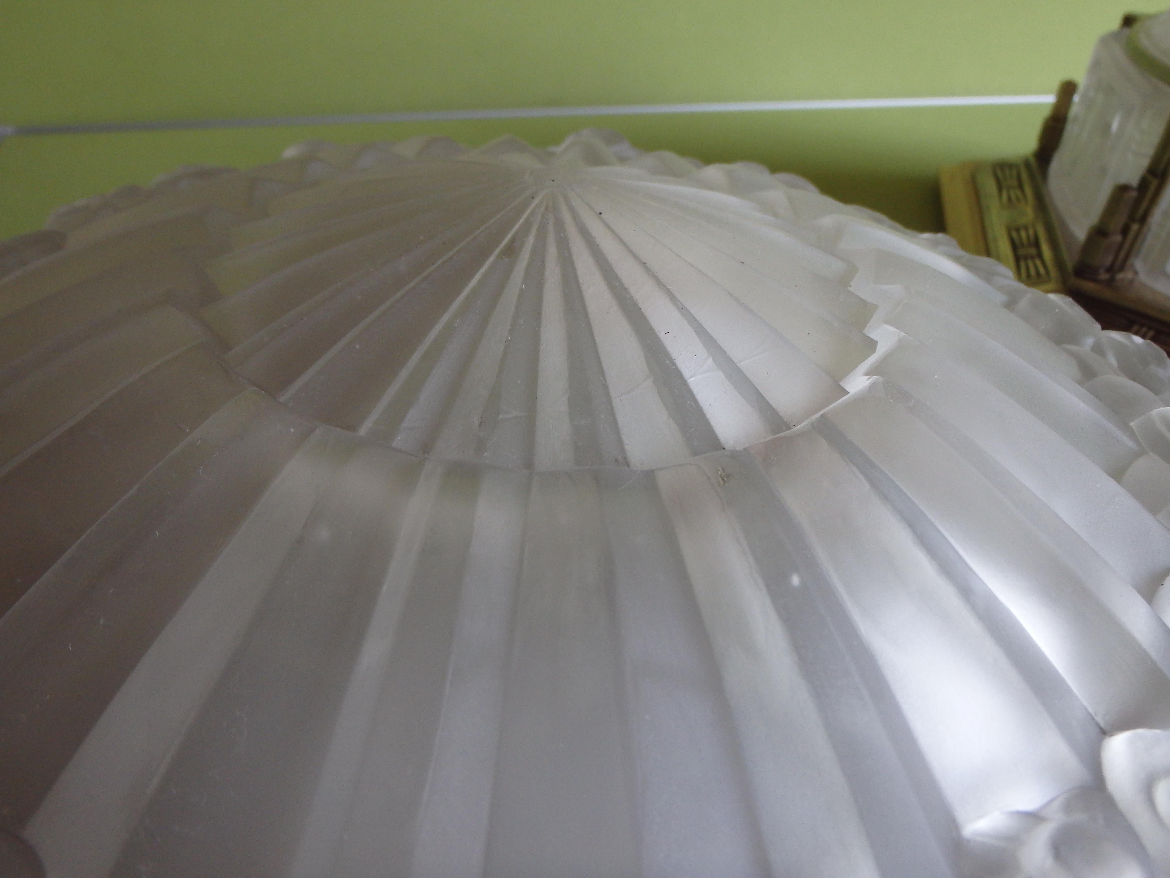 Lampada da soffitto Art Deco a fiore geometrico in vetro e ottone  VERLYS in vendita 2