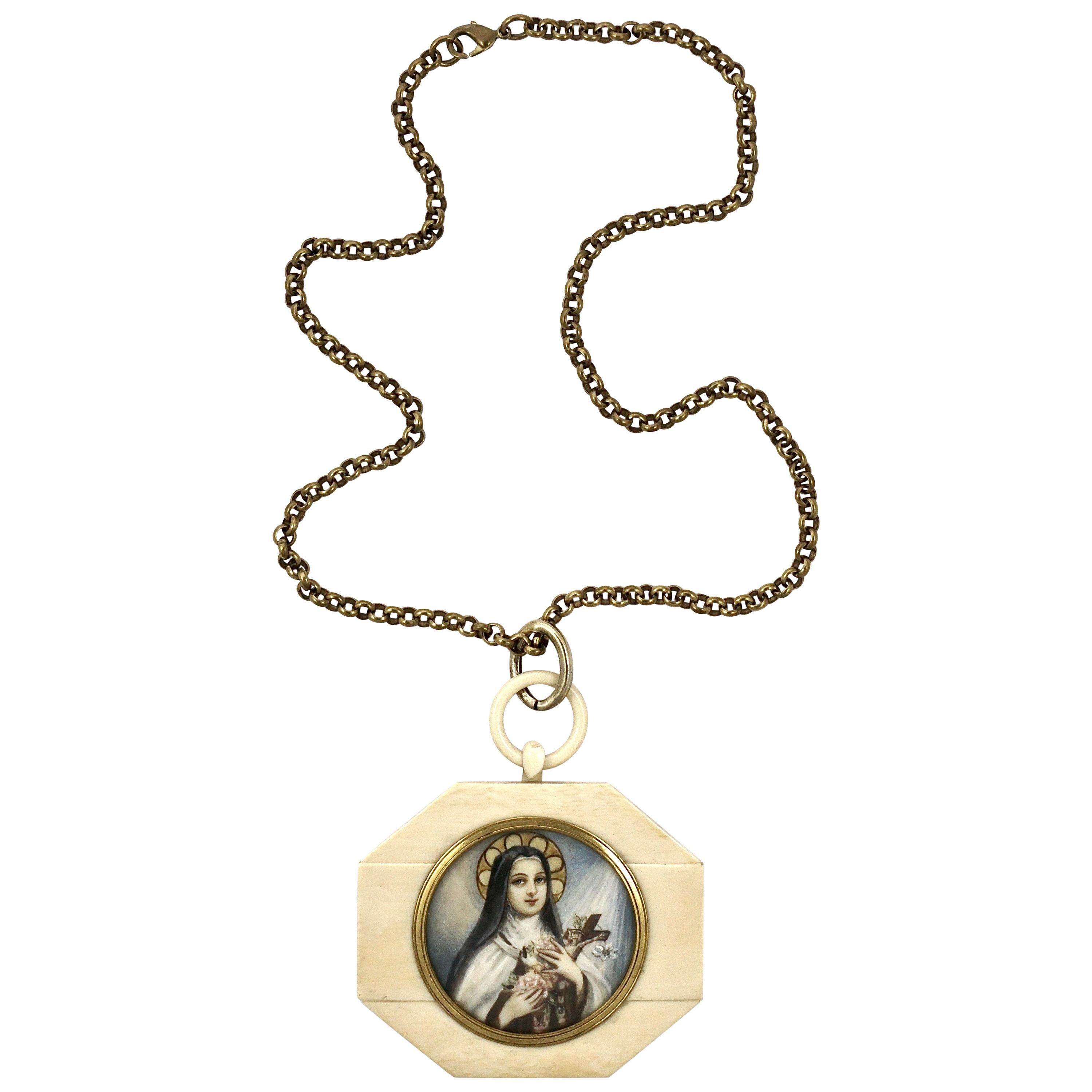 Vintage Gold Chain Necklace With Celluloid Pendant