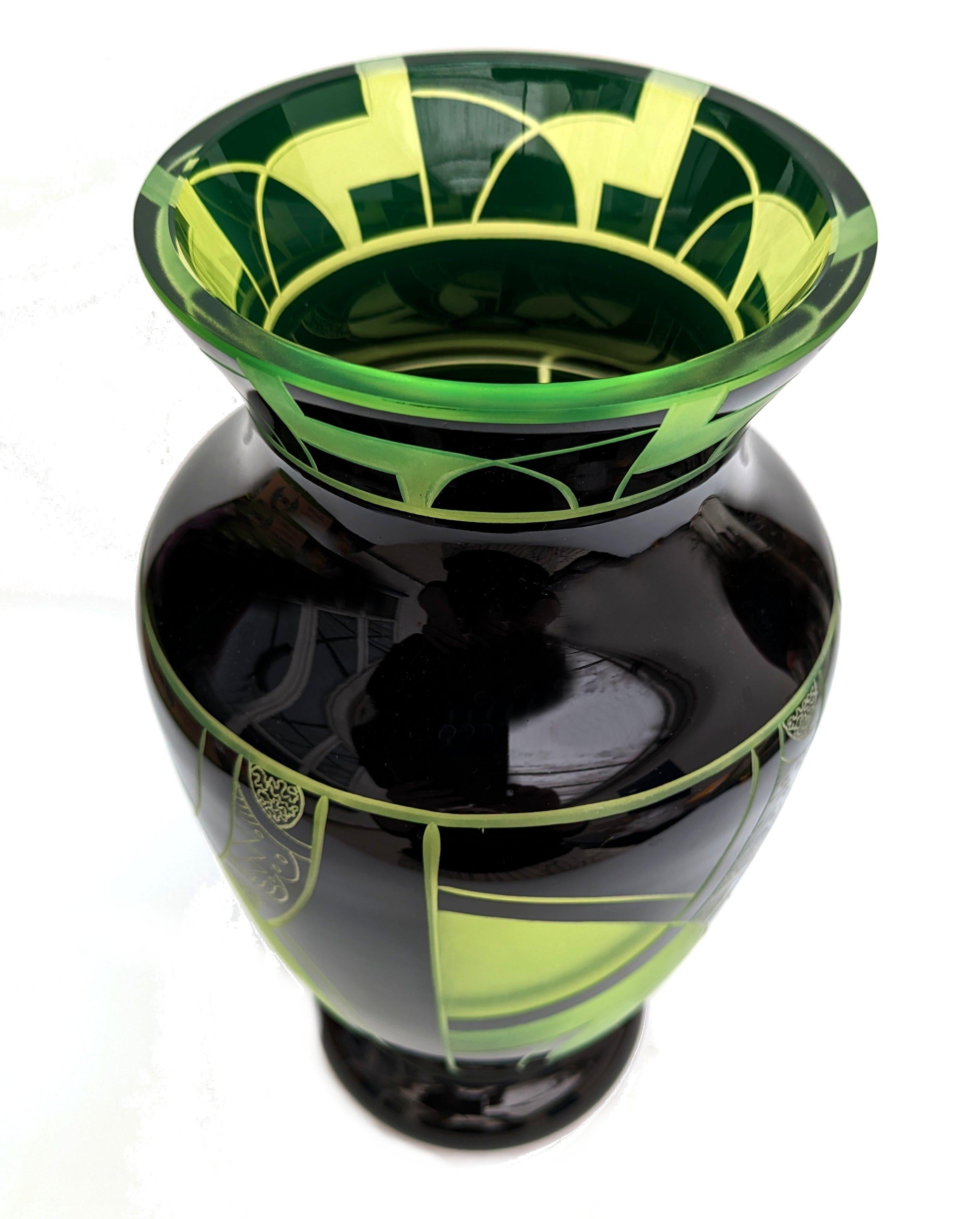 Émaillé Grand vase en verre tchèque Art déco par Karl Palda, vers 1930 en vente