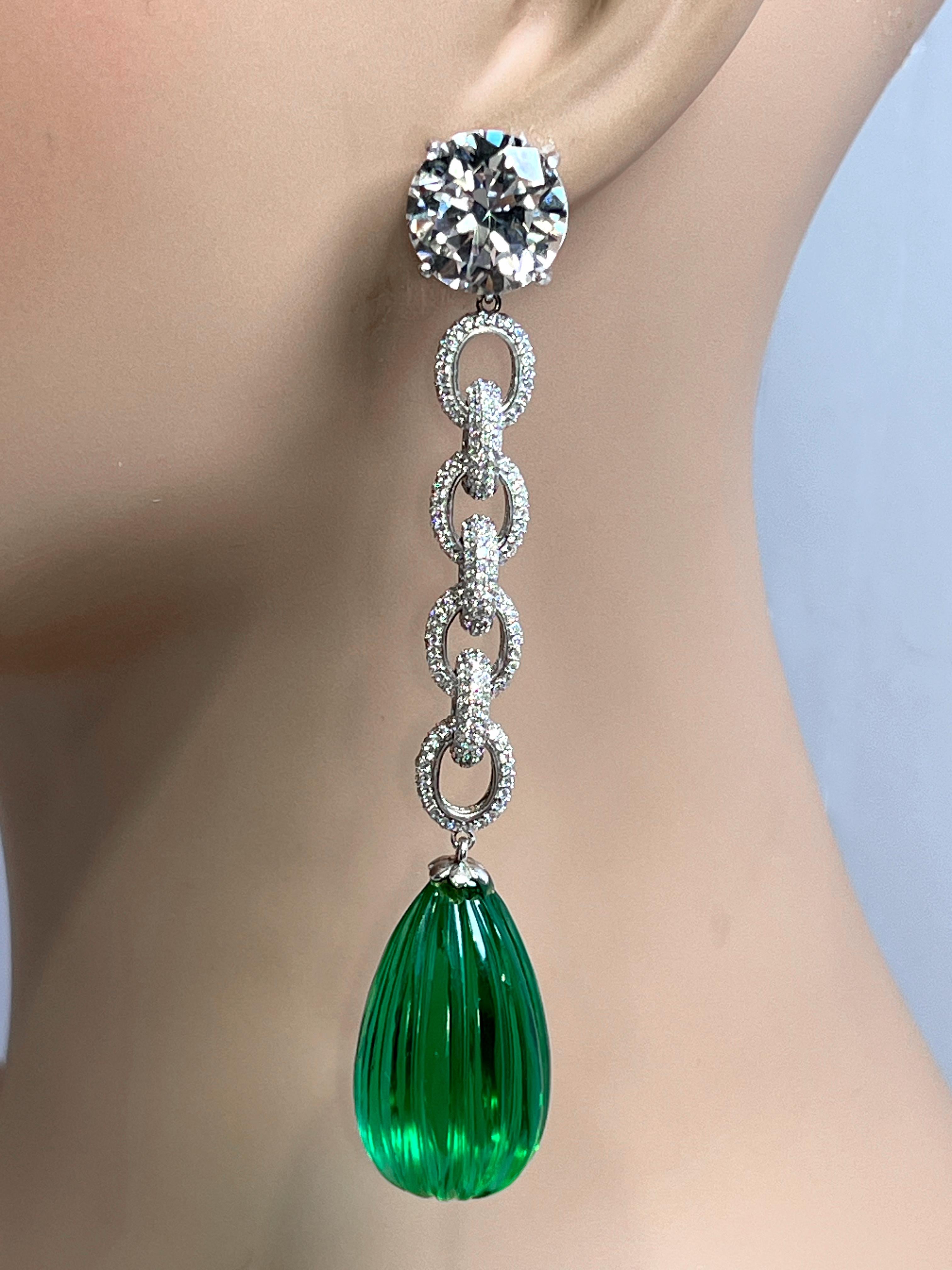 Art Deco Große Diamant geschnitzte Smaragd lange Kostüm-Schmuck-Kronleuchter-Ohrringe (Art déco) im Angebot