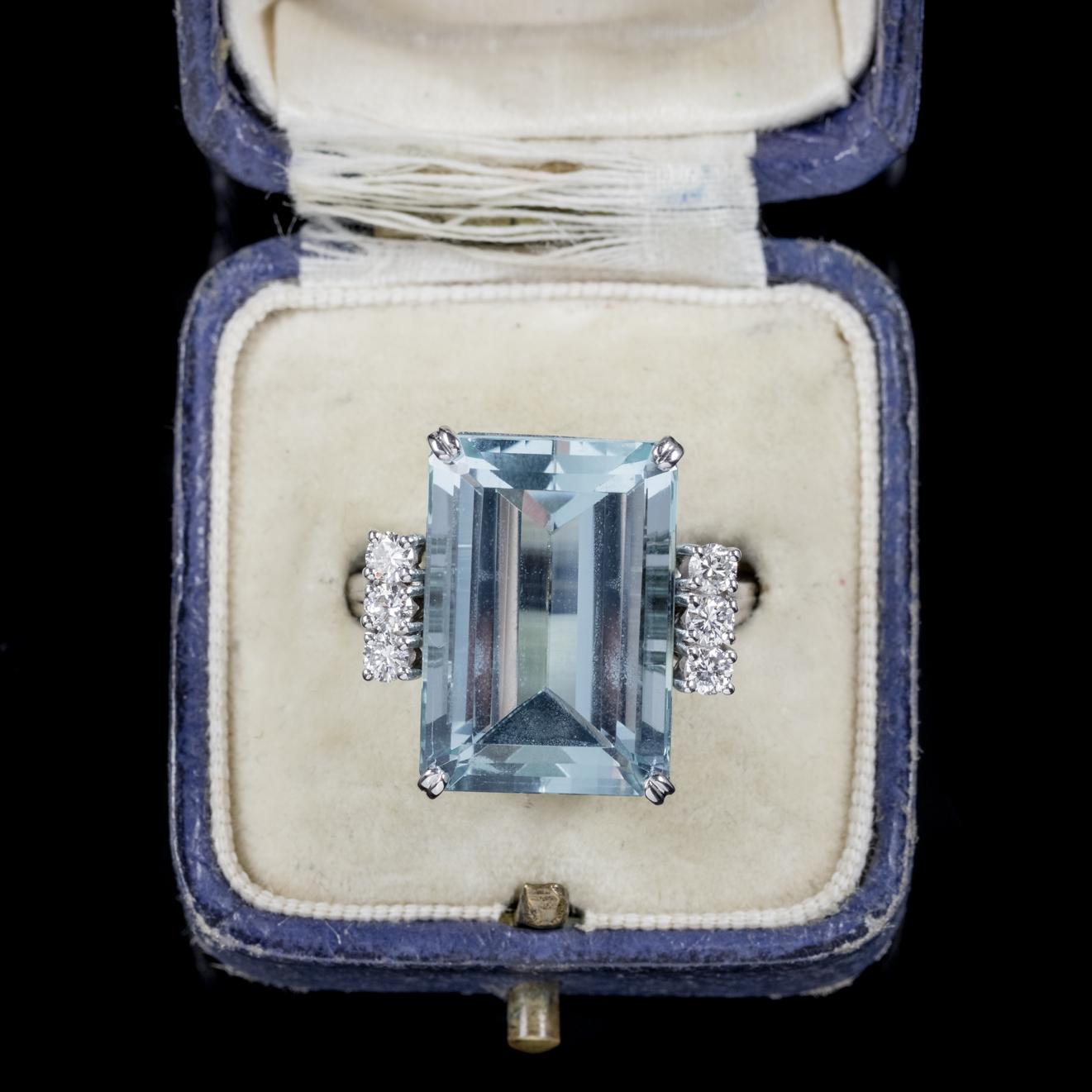 Art Deco Large Emerald Cut Aquamarine Diamond Ring Platinum, circa 1920 2