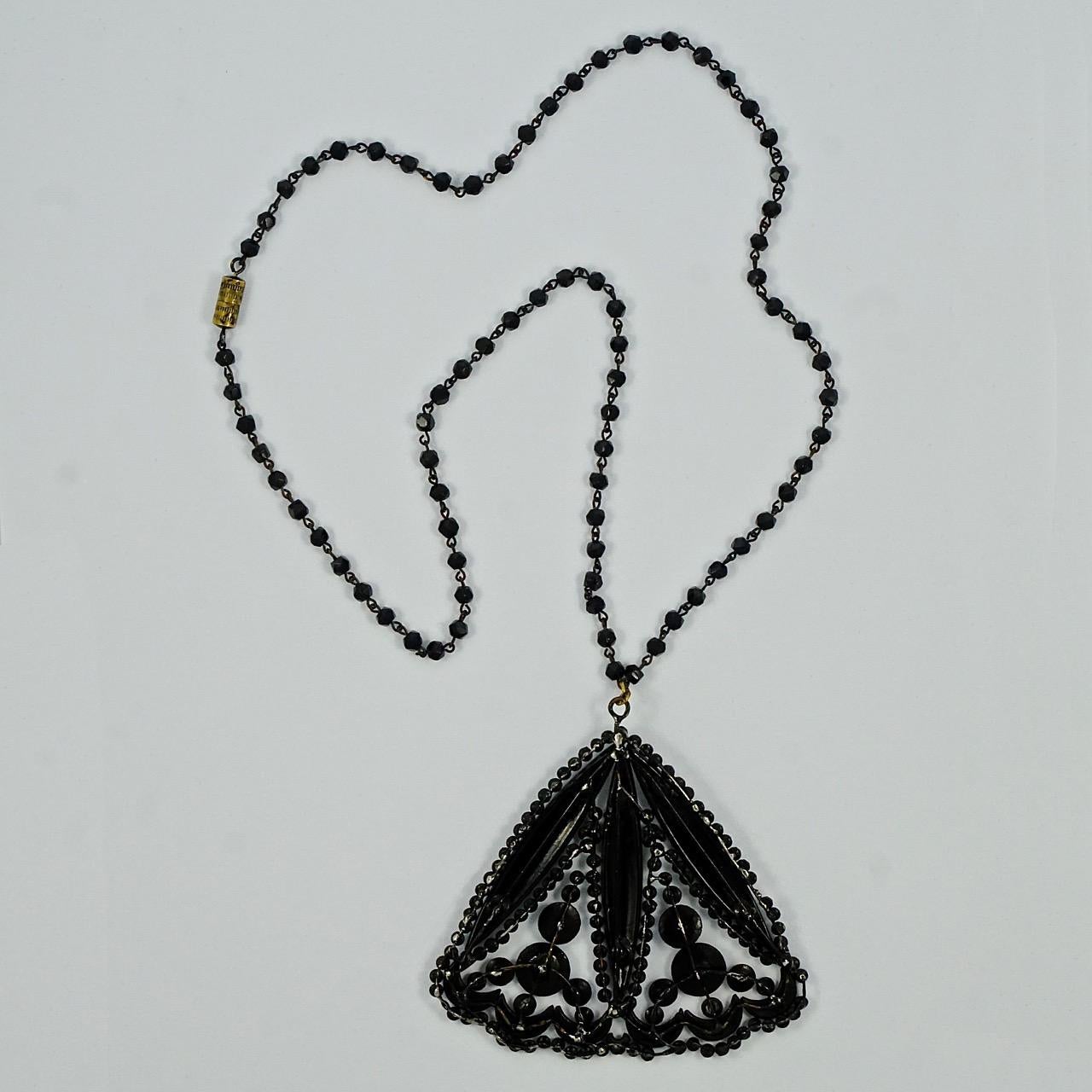 Art Deco Large Hand Cut French Jet Pendant and Beaded Chain Necklace In Good Condition For Sale In London, GB