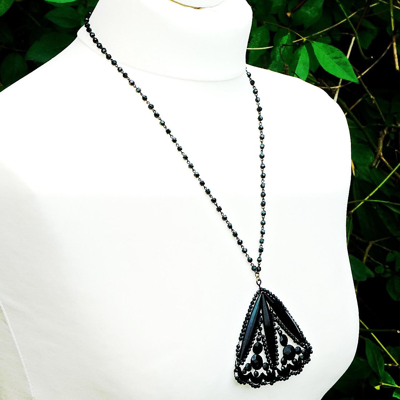 Art Deco Large Hand Cut French Jet Pendant and Beaded Chain Necklace For Sale 4