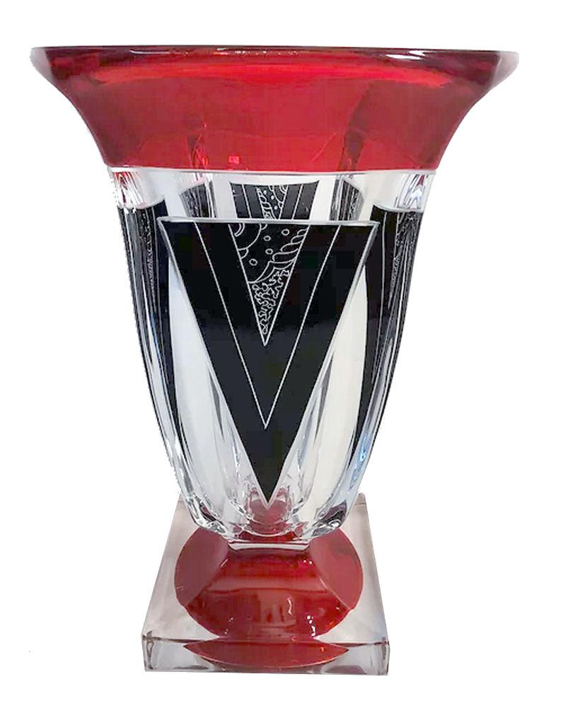 An exceptional 1930's Art Deco glass vase originating from the Czech Republic and what a gem it is, It really does pack a punch with it's heavily decorated and most glorious geometric decoration. High quality with beautiful detailing and no damage,