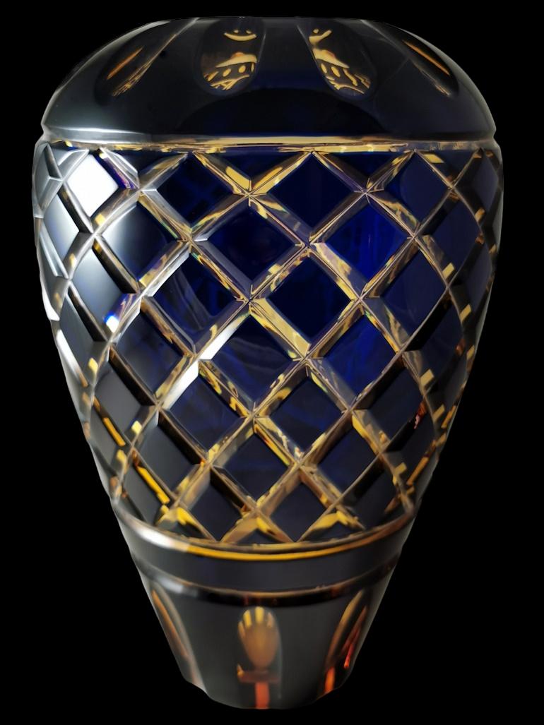 Grand vase italien en cristal bicolore taillé et posé à la main en vente 3