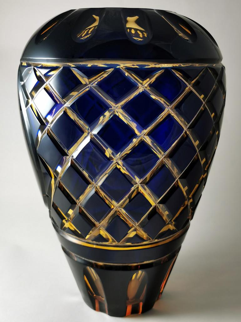 Große italienische Bi-Color-Kristallvase im Art déco-Stil mit Schliff und Grund von Hand im Angebot 3