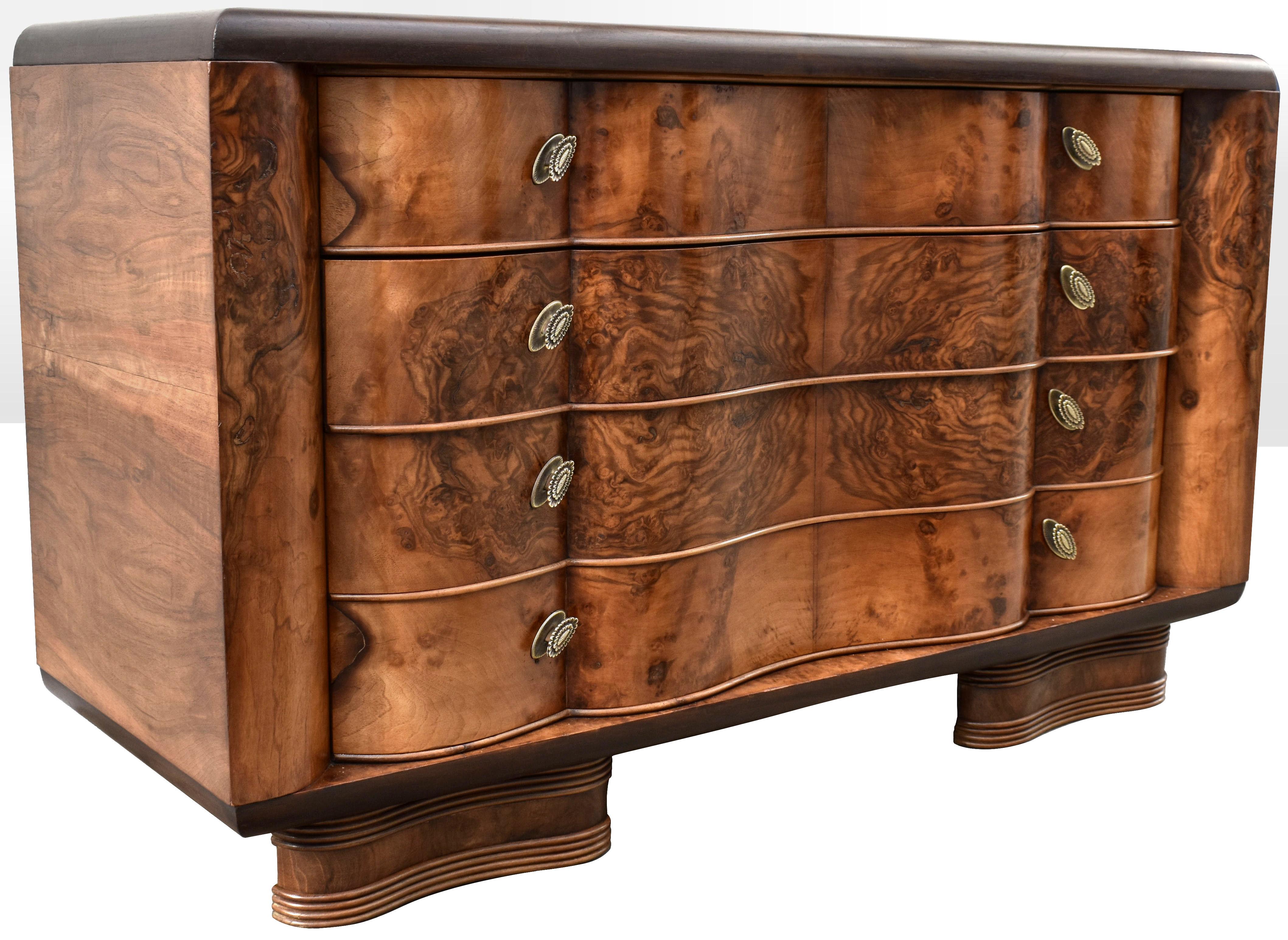 Art Deco Spectacular Italian Serpentine Chest of Drawers, C1930 For Sale 1