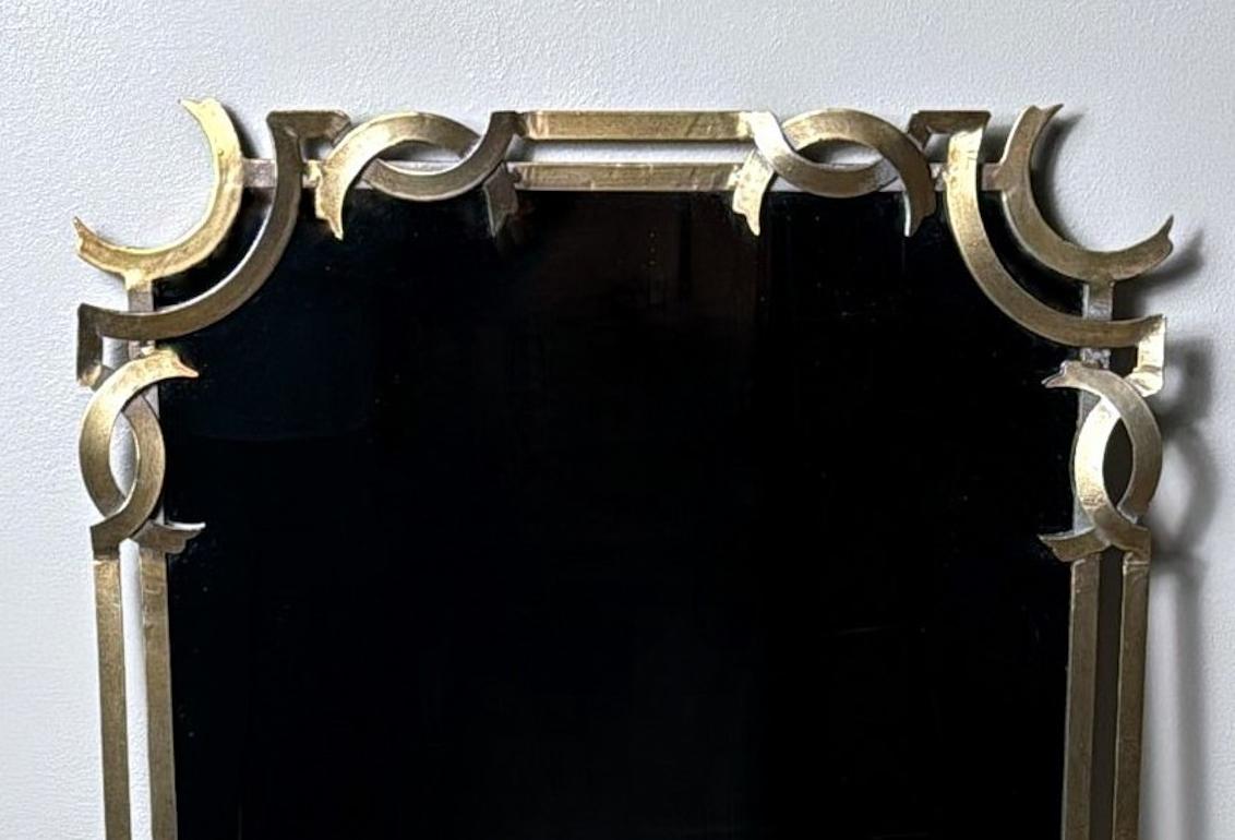 Midcentury  Grand miroir mural italien avec cadre en métal doré en vente 3