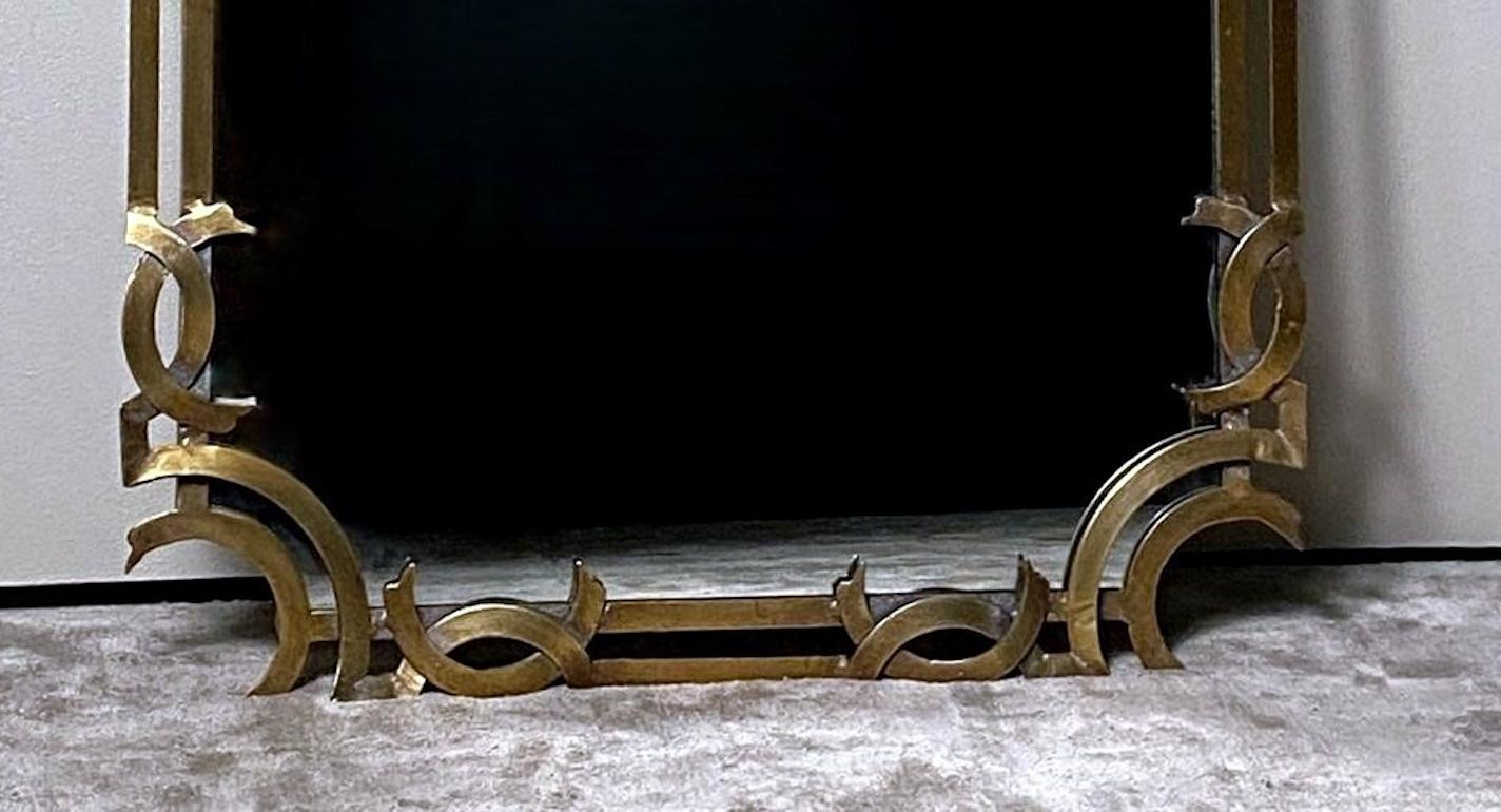 Midcentury  Grand miroir mural italien avec cadre en métal doré en vente 5