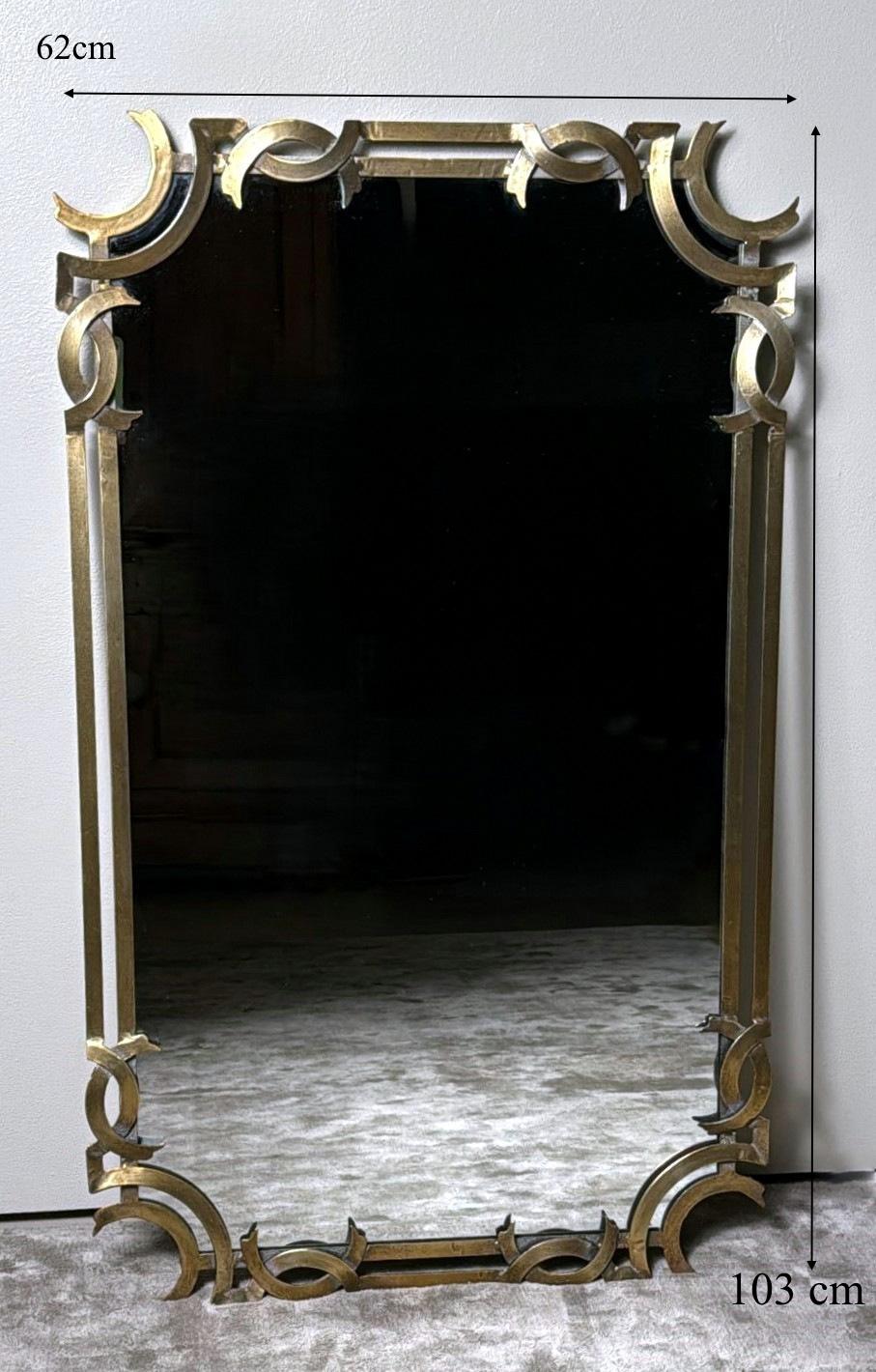 Midcentury  Grand miroir mural italien avec cadre en métal doré en vente 11